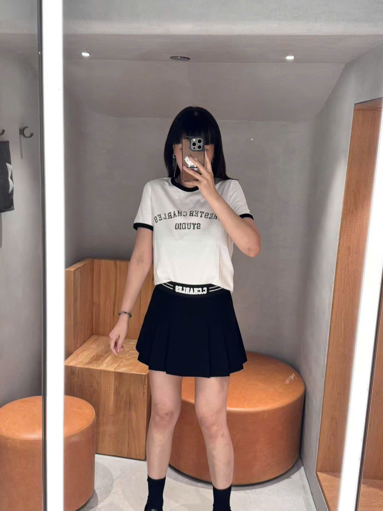 Áo phông trắng viền đen chữ CC STUDIO