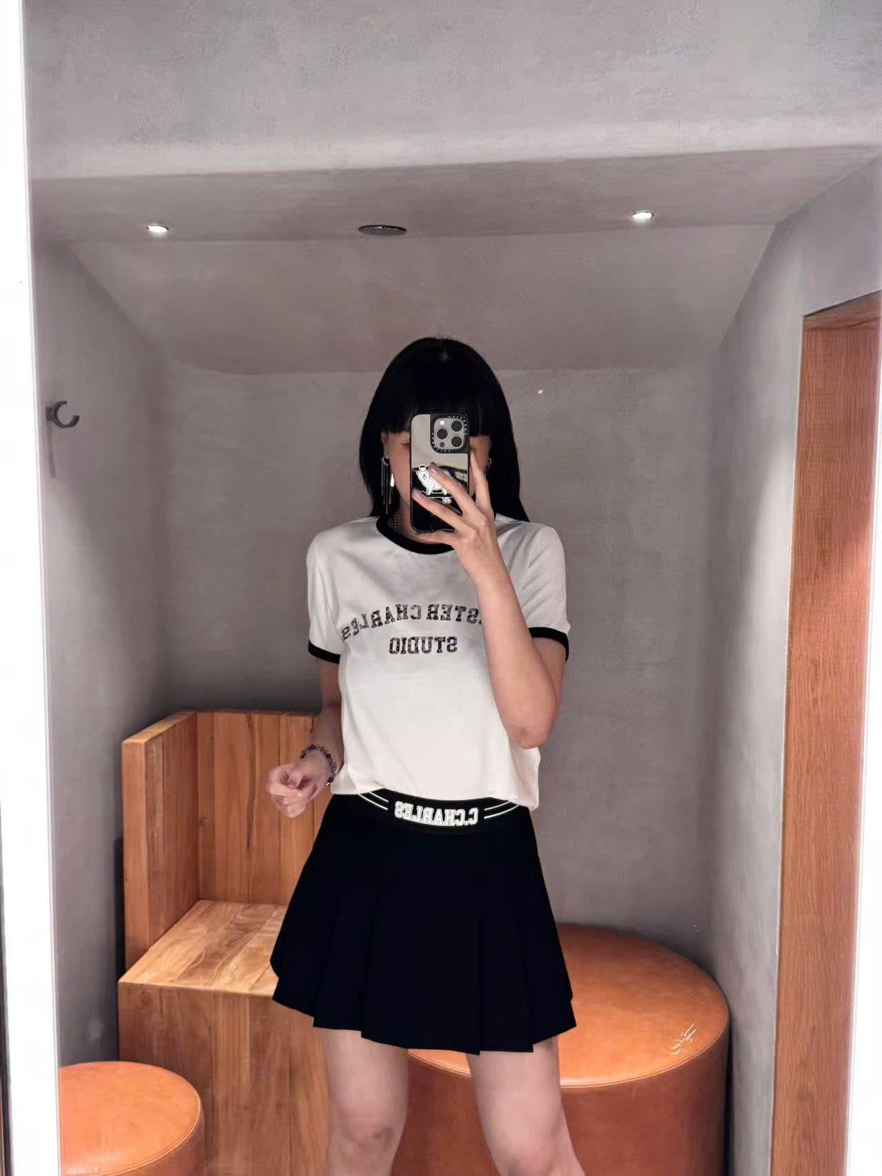 Áo phông trắng viền đen chữ CC STUDIO
