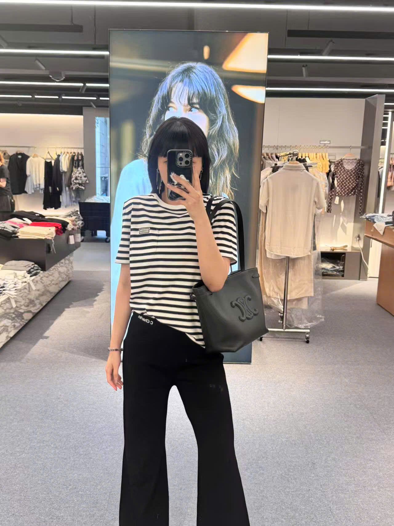 Quần Montogi, chữ cạp trái