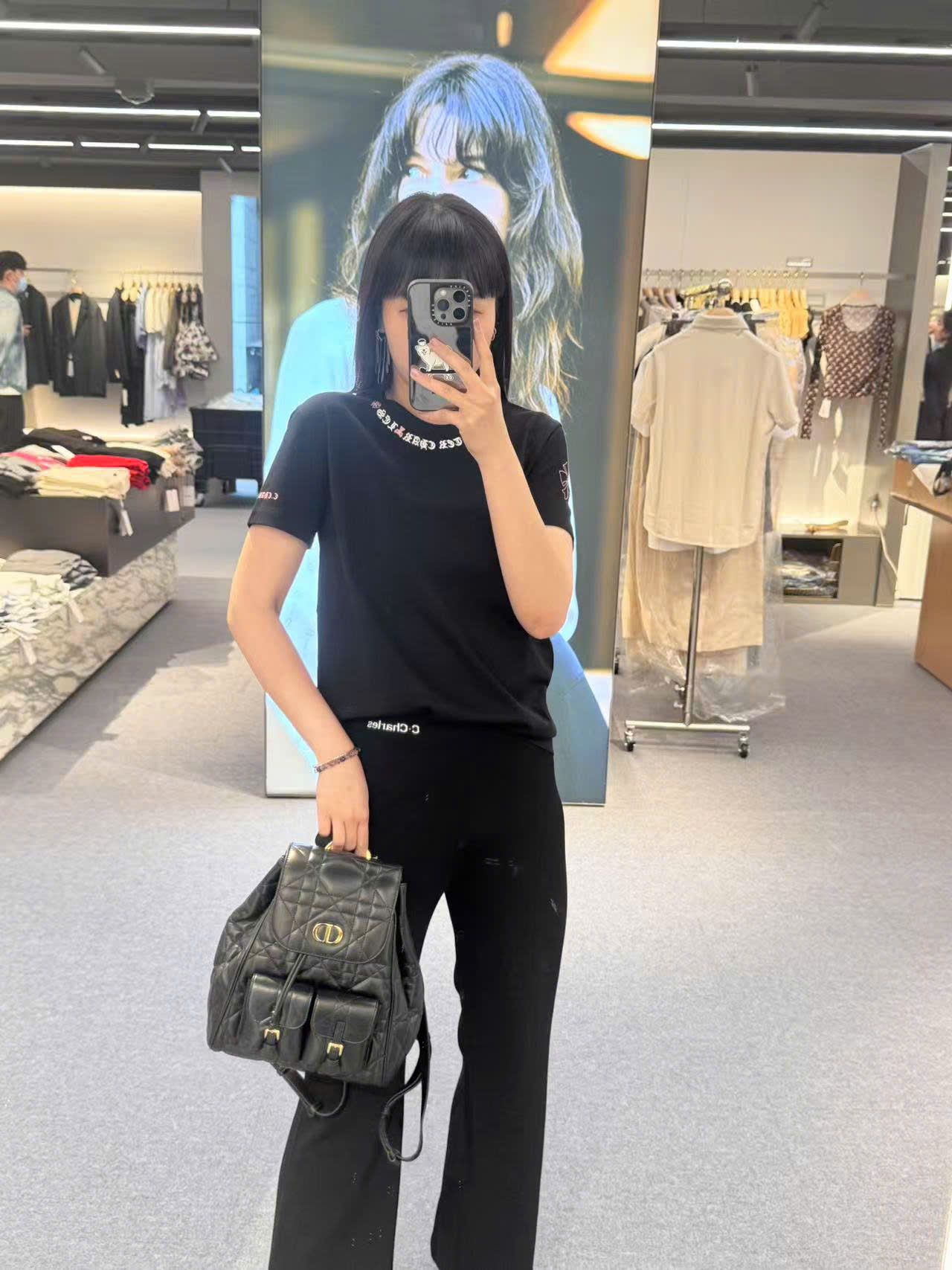 Quần Montogi, chữ cạp trái
