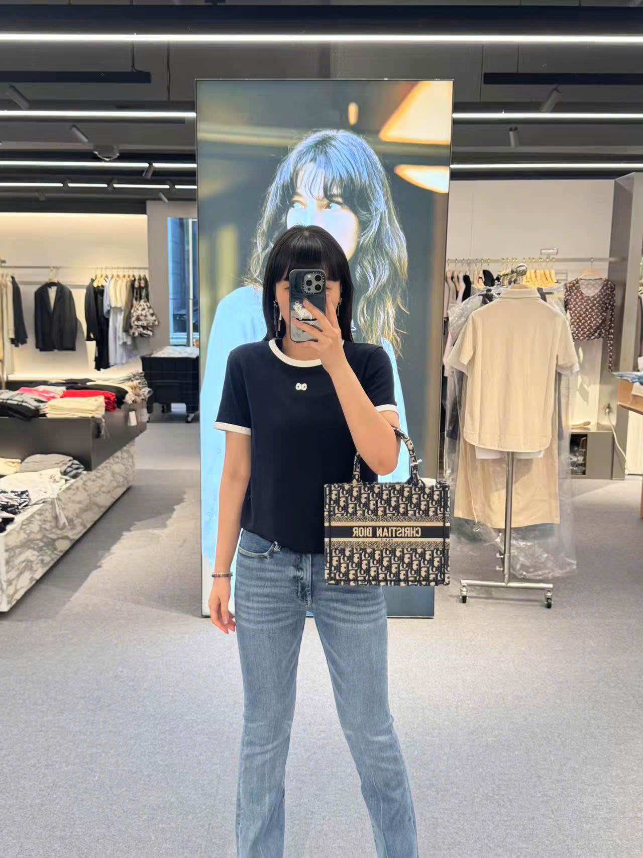 Áo Navy đậm- viền trắng, logo CC nhỏ ngực