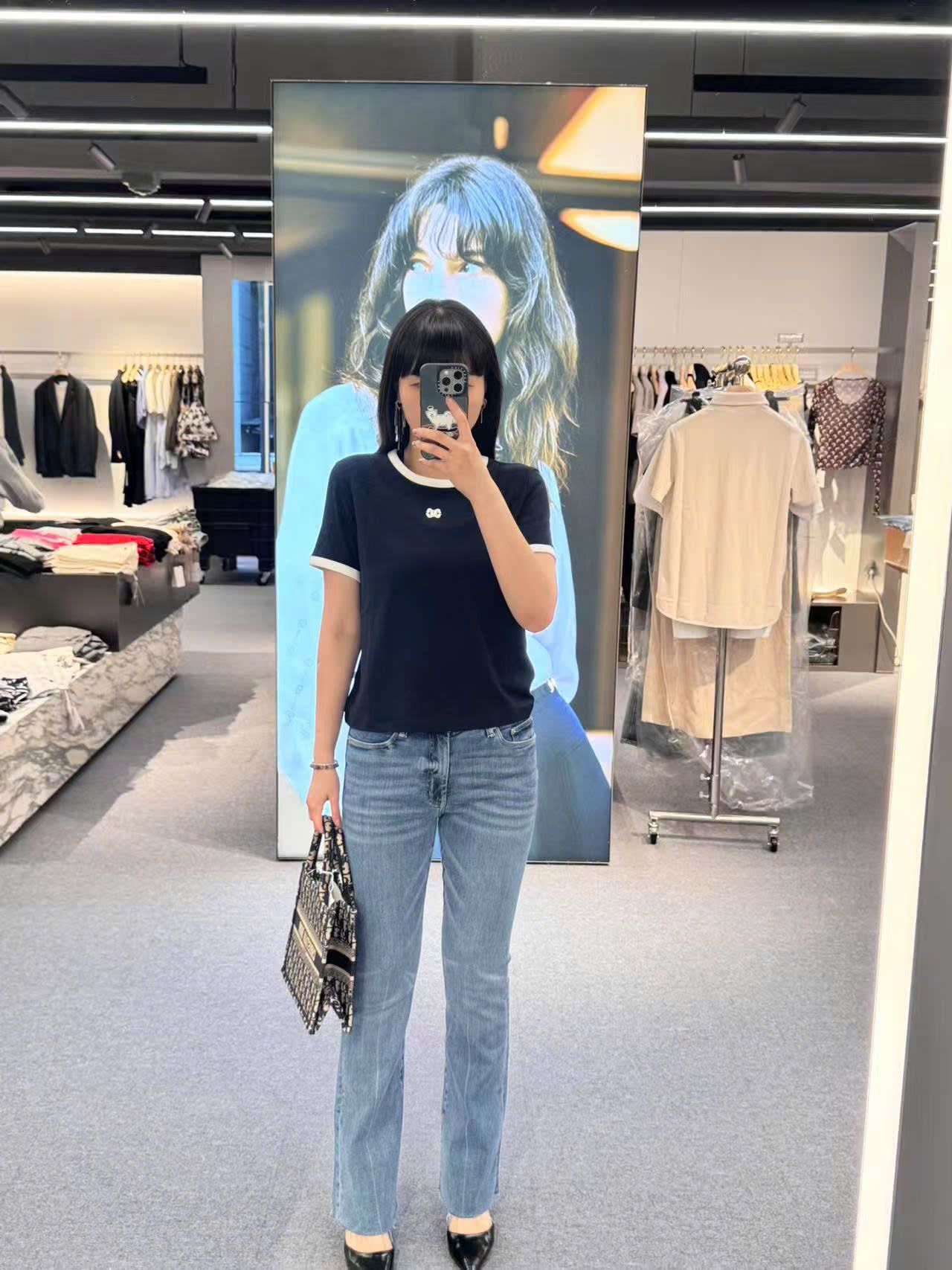 Áo Navy đậm- viền trắng, logo CC nhỏ ngực