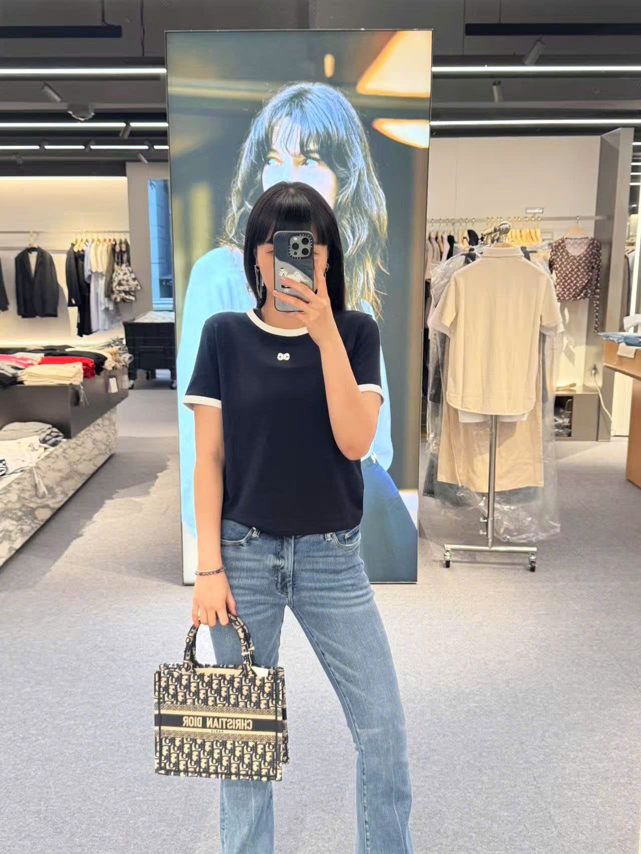 Áo Navy đậm- viền trắng, logo CC nhỏ ngực