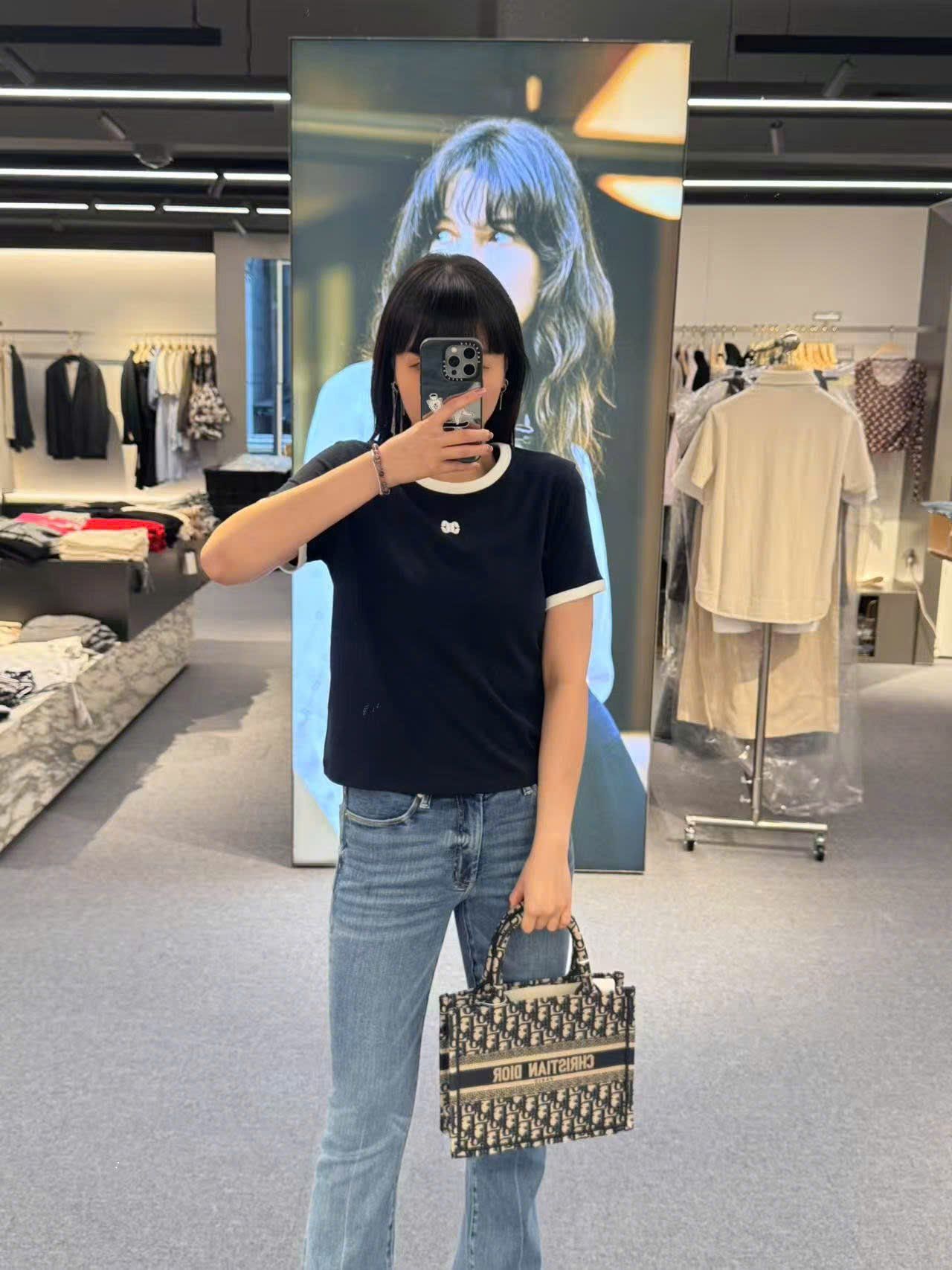 Áo Navy đậm- viền trắng, logo CC nhỏ ngực
