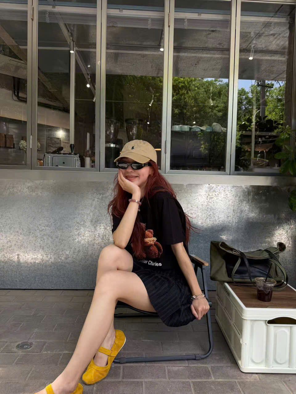 Áo phông đen gấu vàng đôi