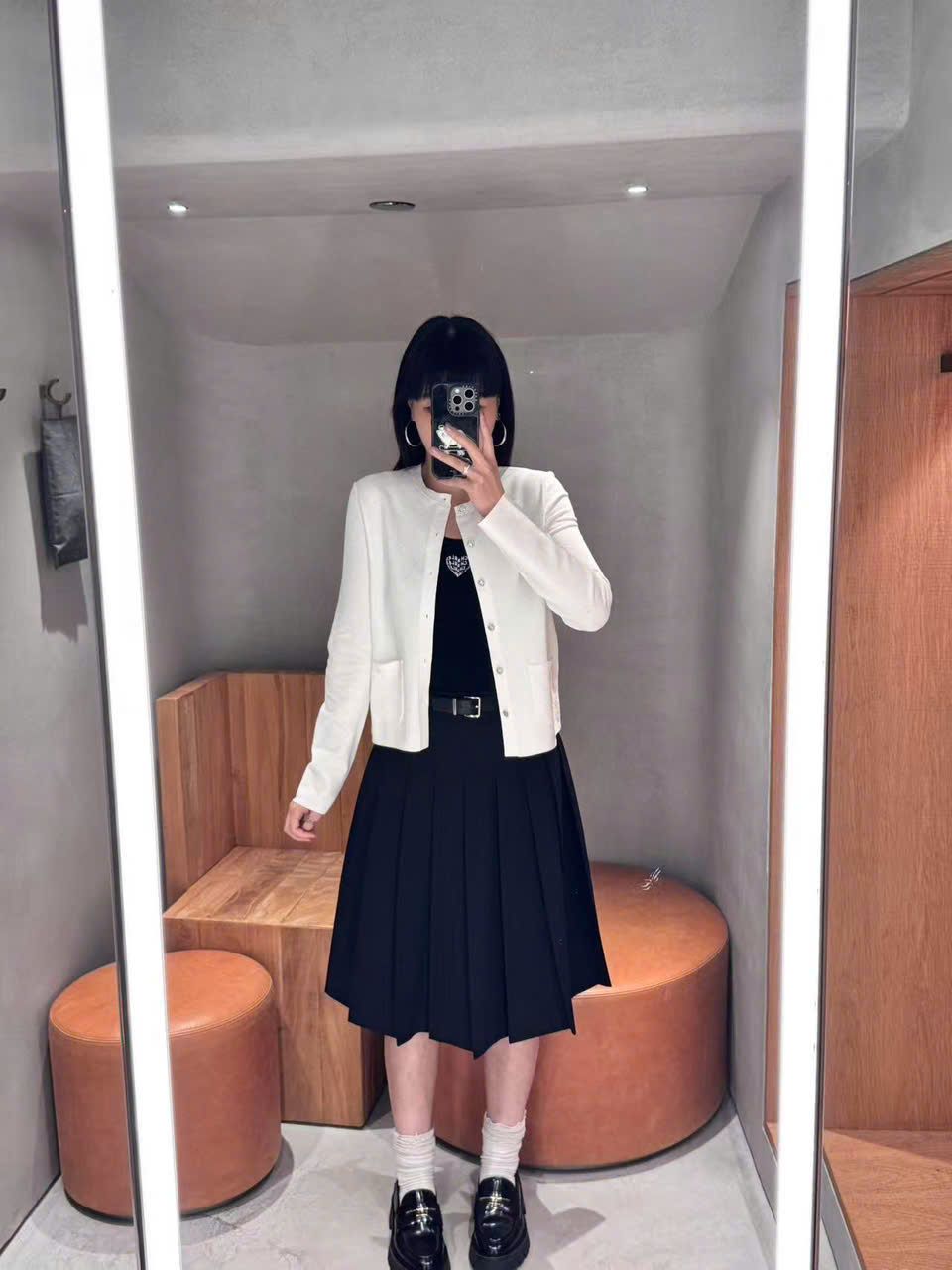 Áo CDG trắng full logo - cúc dọc đính đá