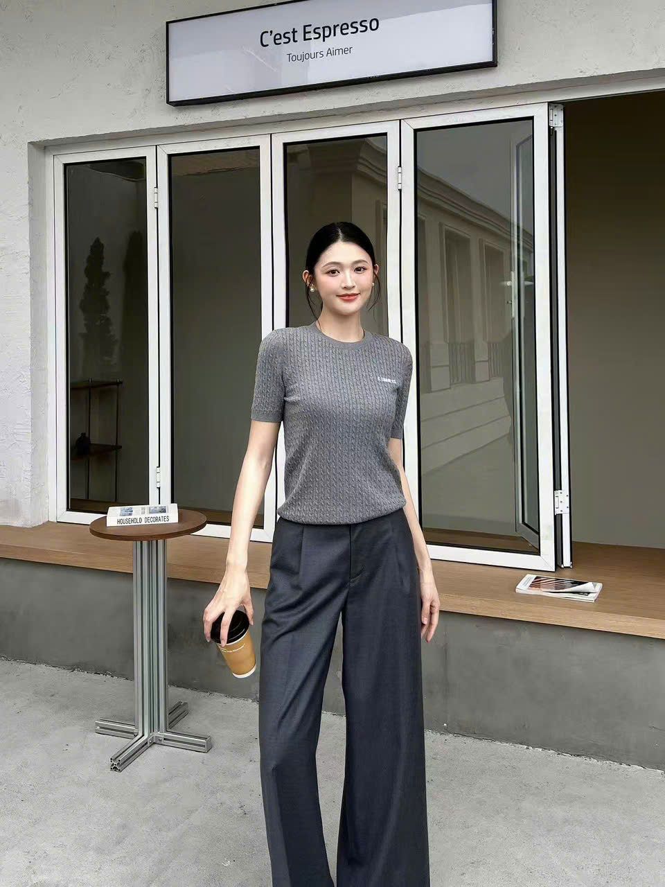 Áo xám ngắn tay vặn thừng -chữ CC
