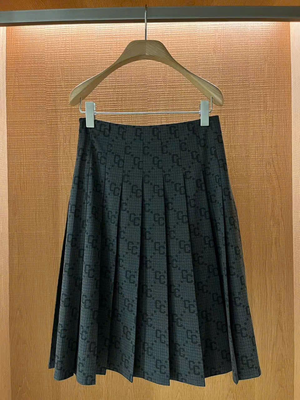 Chân váy dài kèm belt kẻ thoi CC