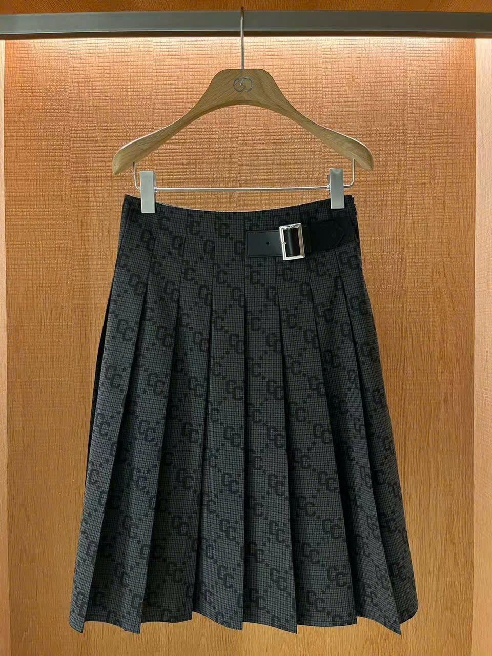 Chân váy dài kèm belt kẻ thoi CC
