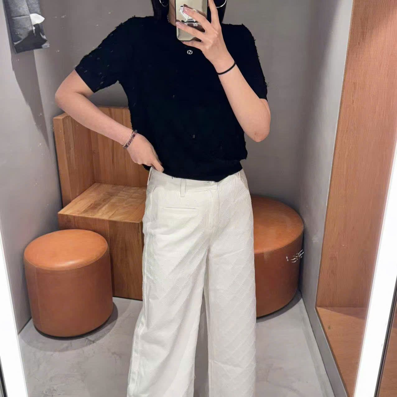 Áo ngắn tay trám lông đen