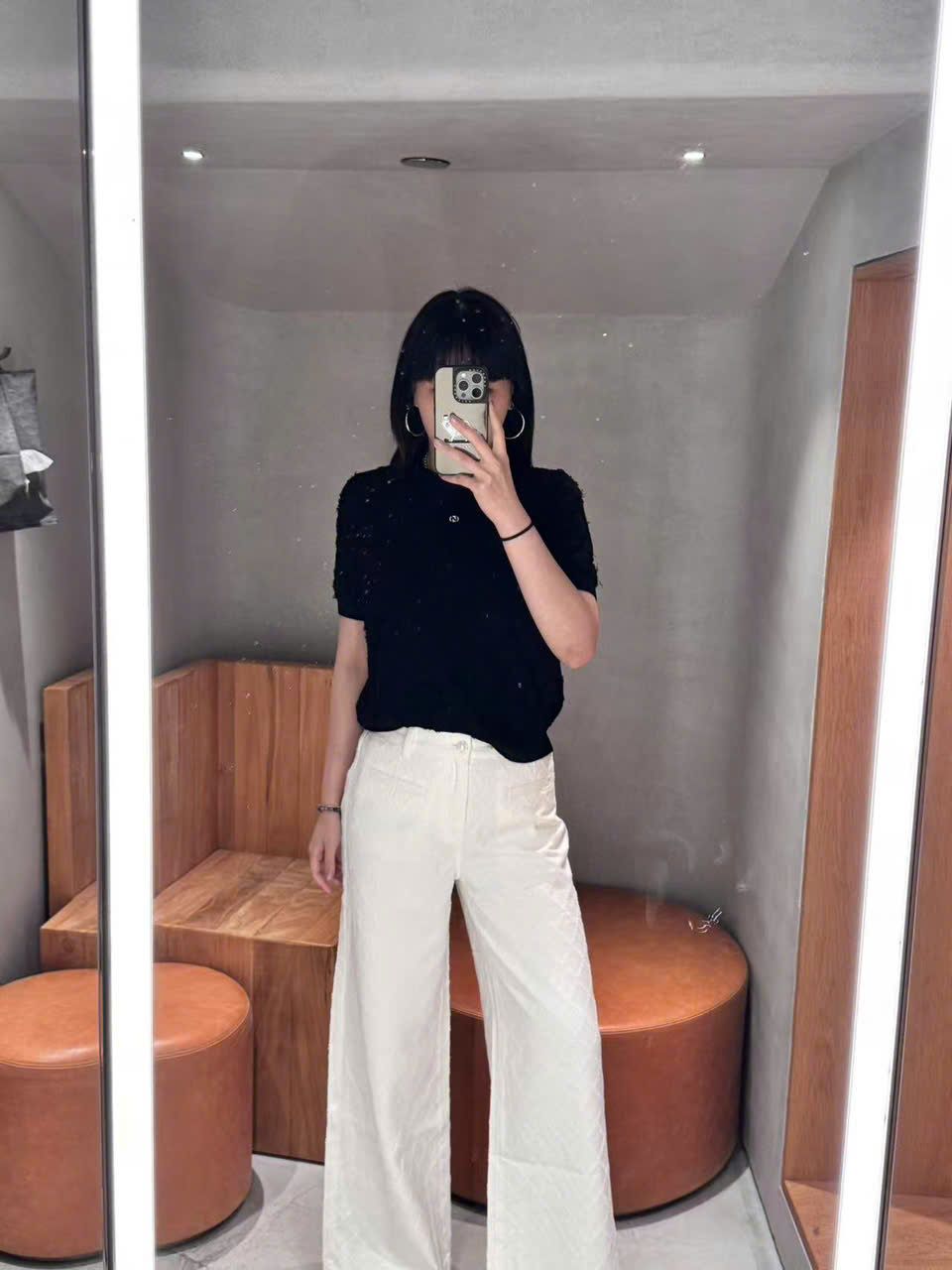 Áo ngắn tay trám lông đen