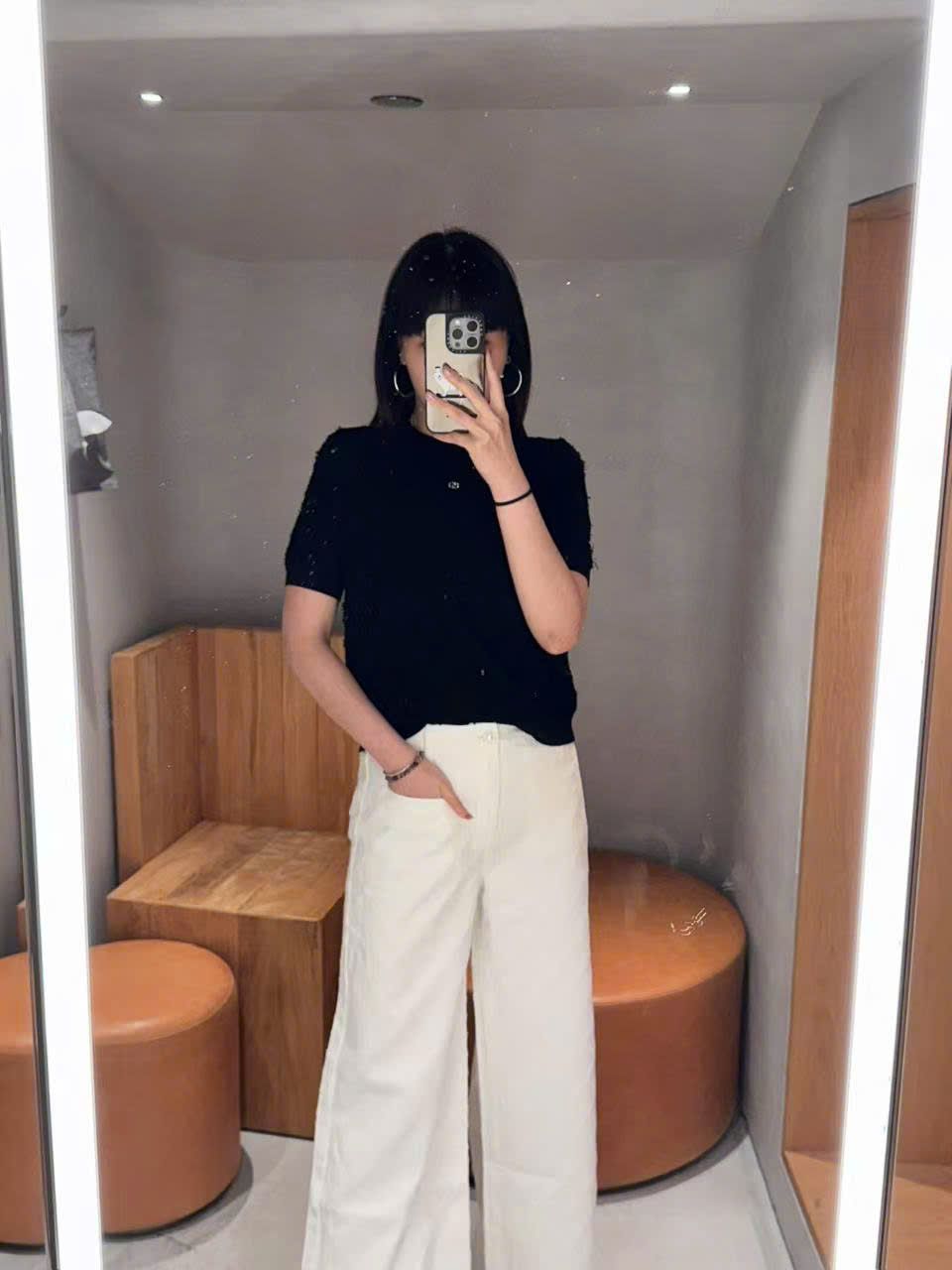Áo ngắn tay trám lông đen