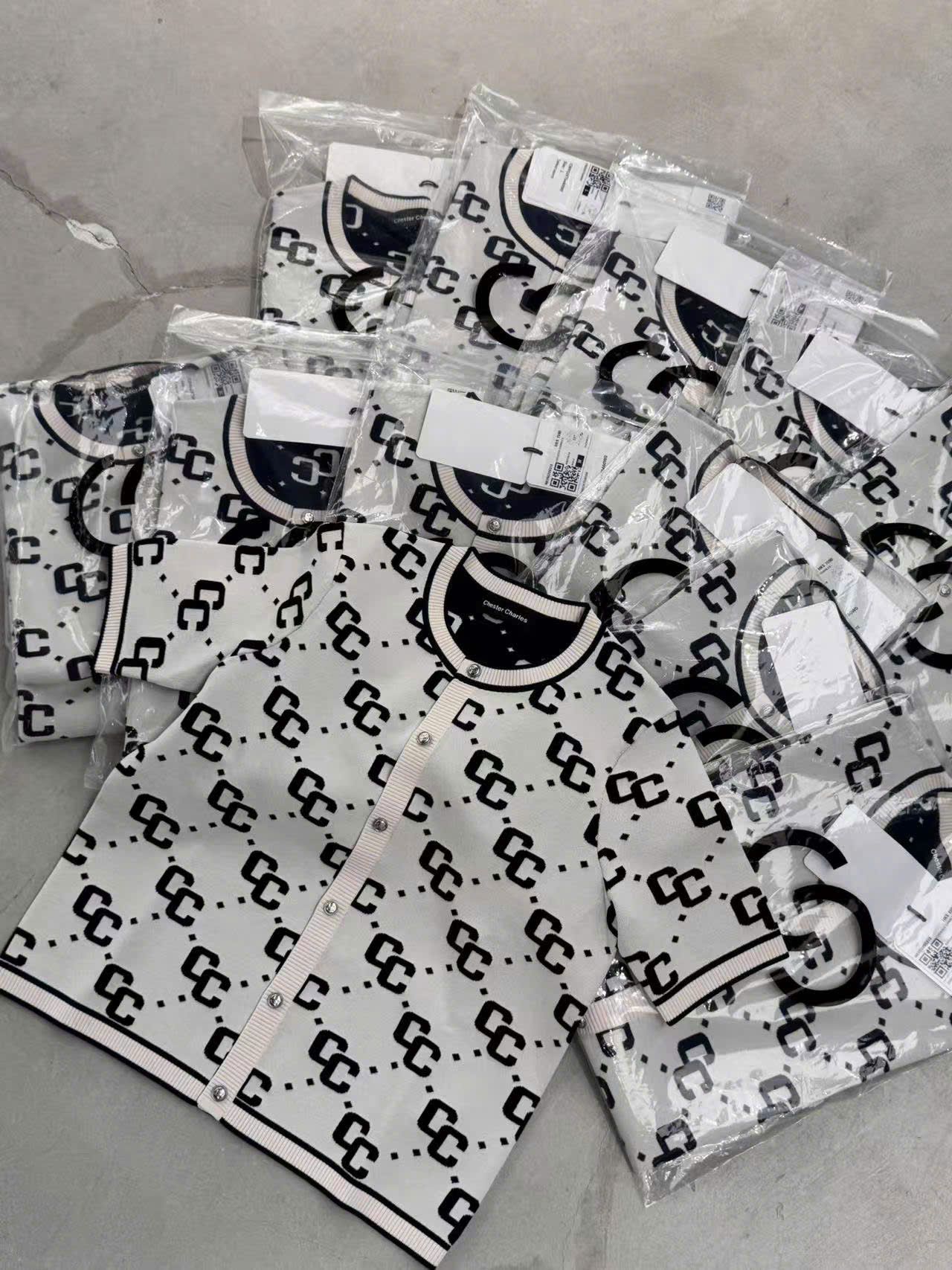 Áo CDG trắng ngắn tay full logo CC