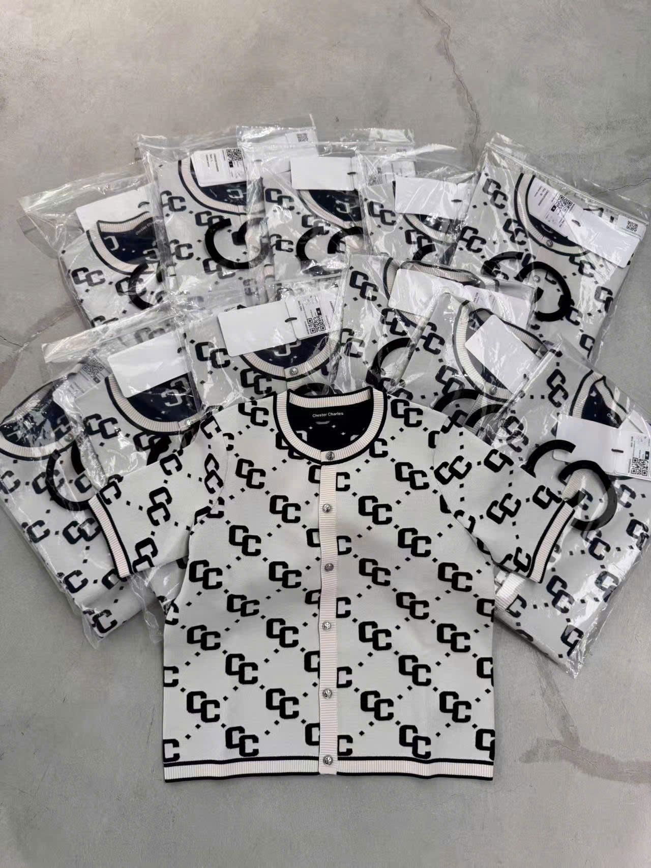 Áo CDG trắng ngắn tay full logo CC