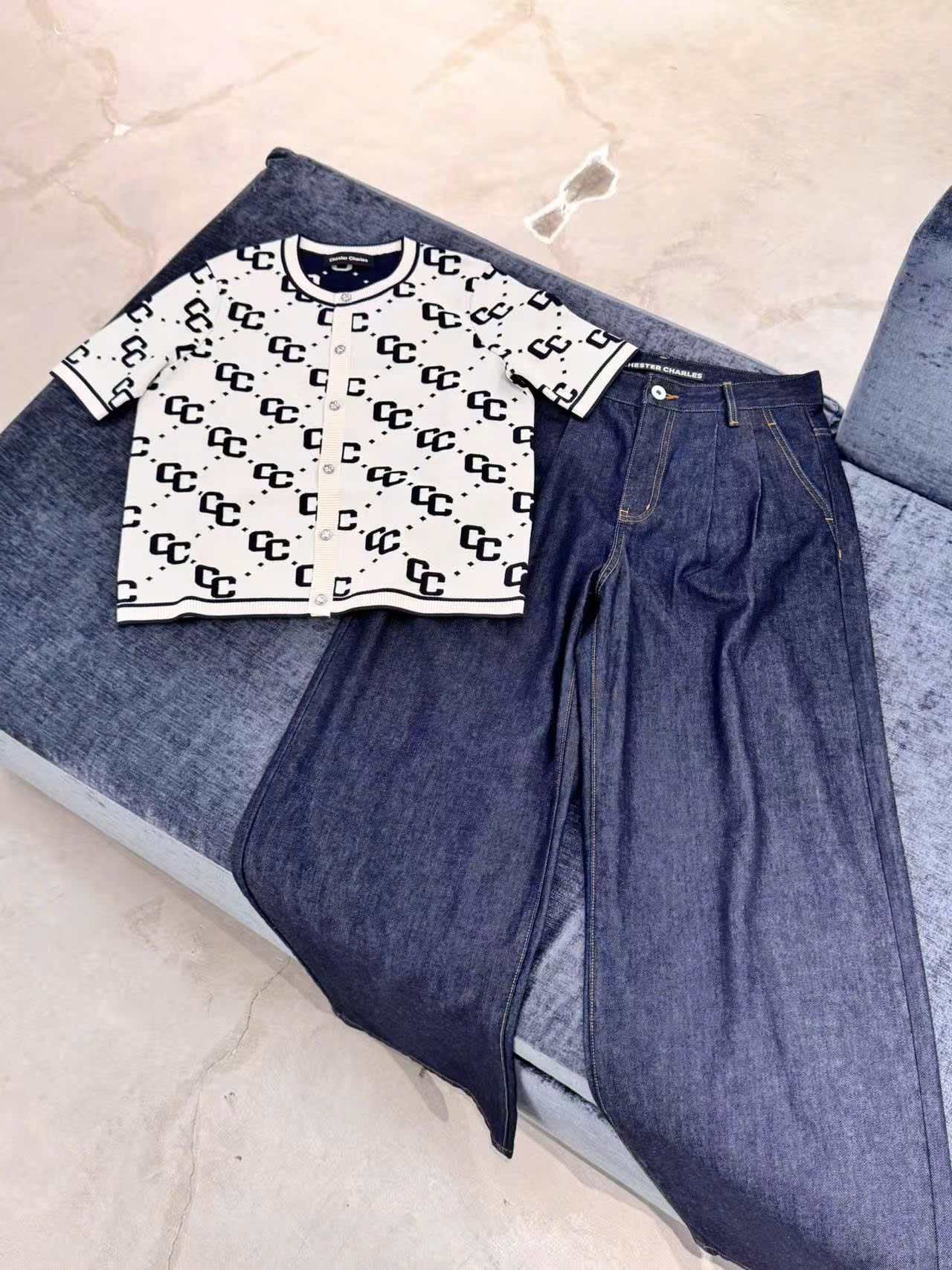 Áo CDG trắng ngắn tay full logo CC