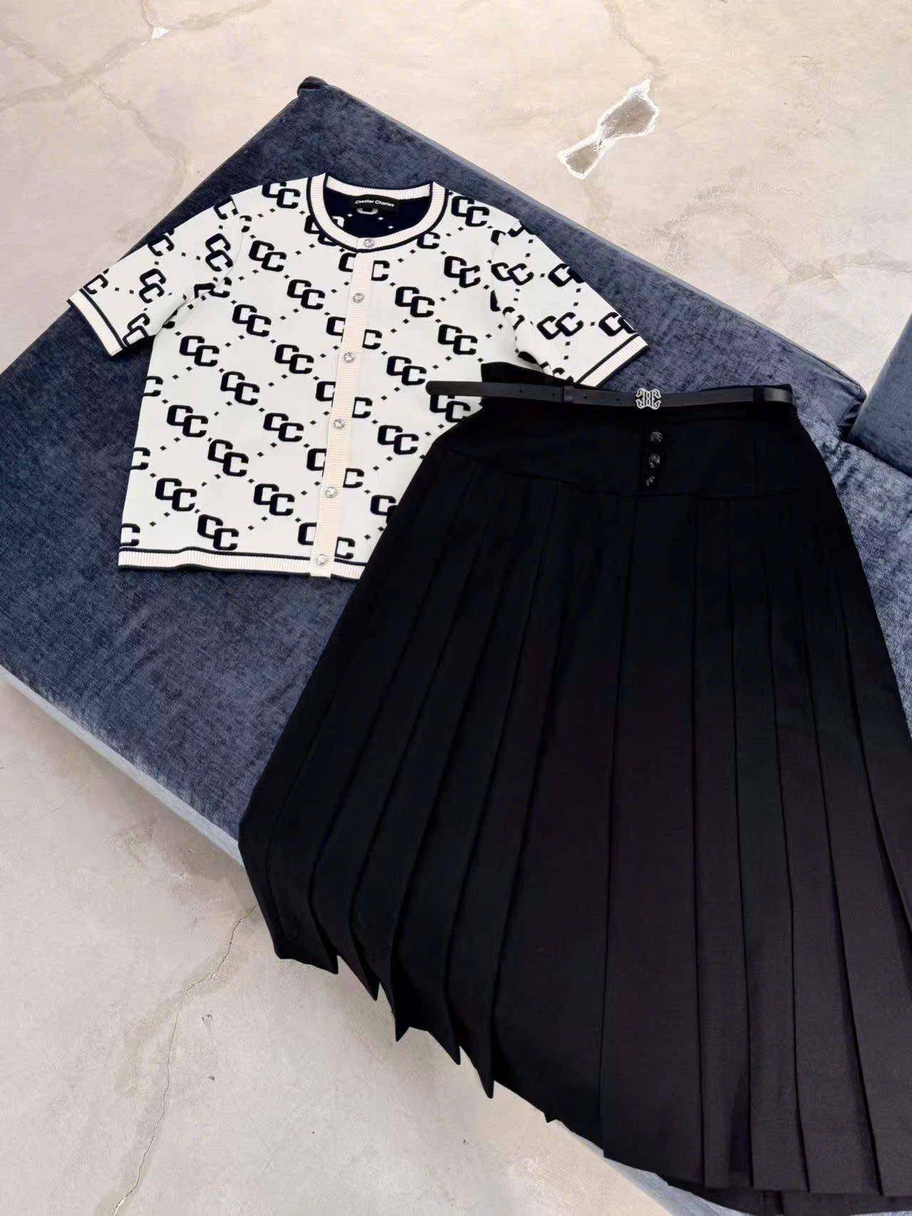 Áo CDG trắng ngắn tay full logo CC