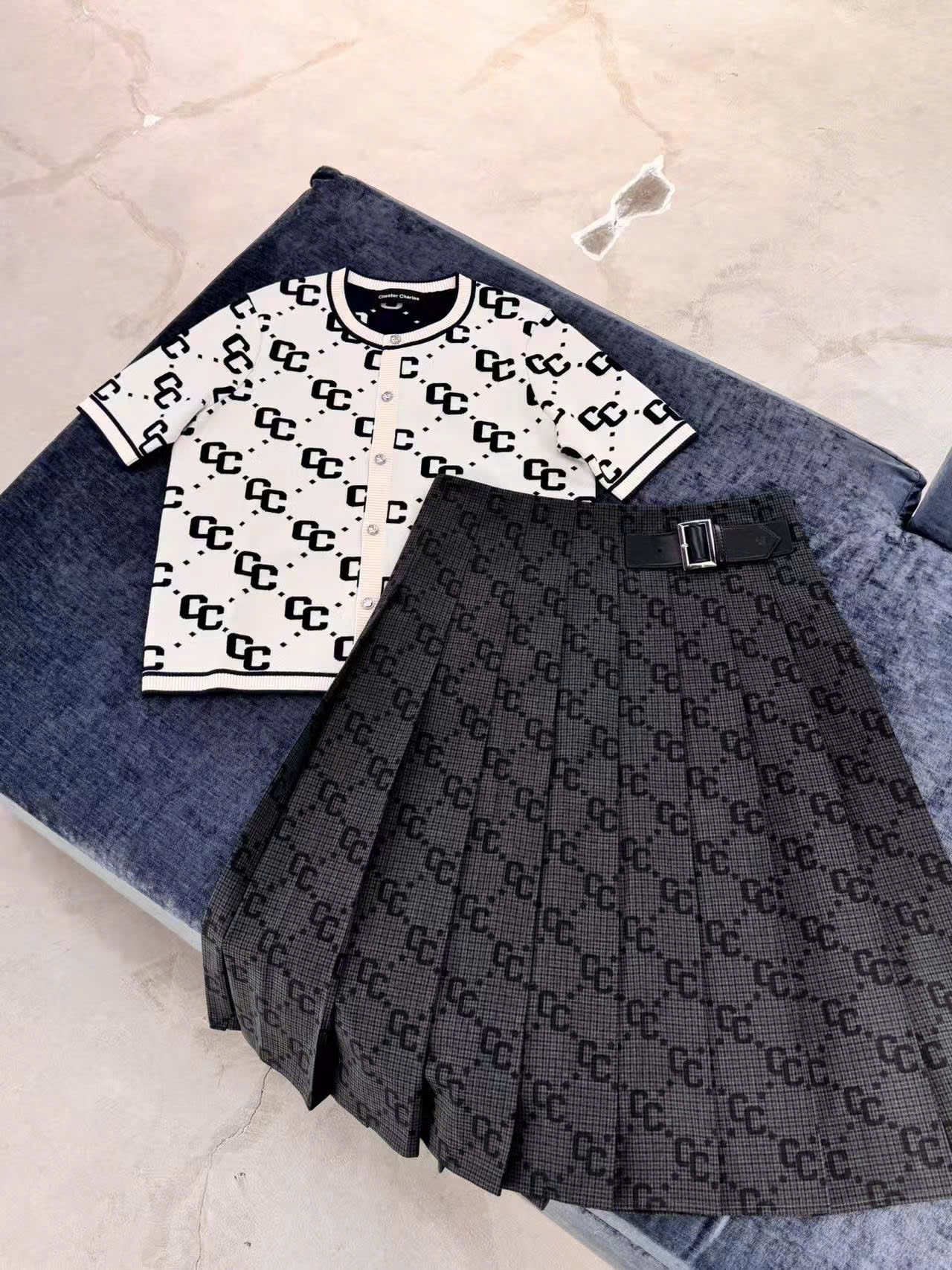 Áo CDG trắng ngắn tay full logo CC