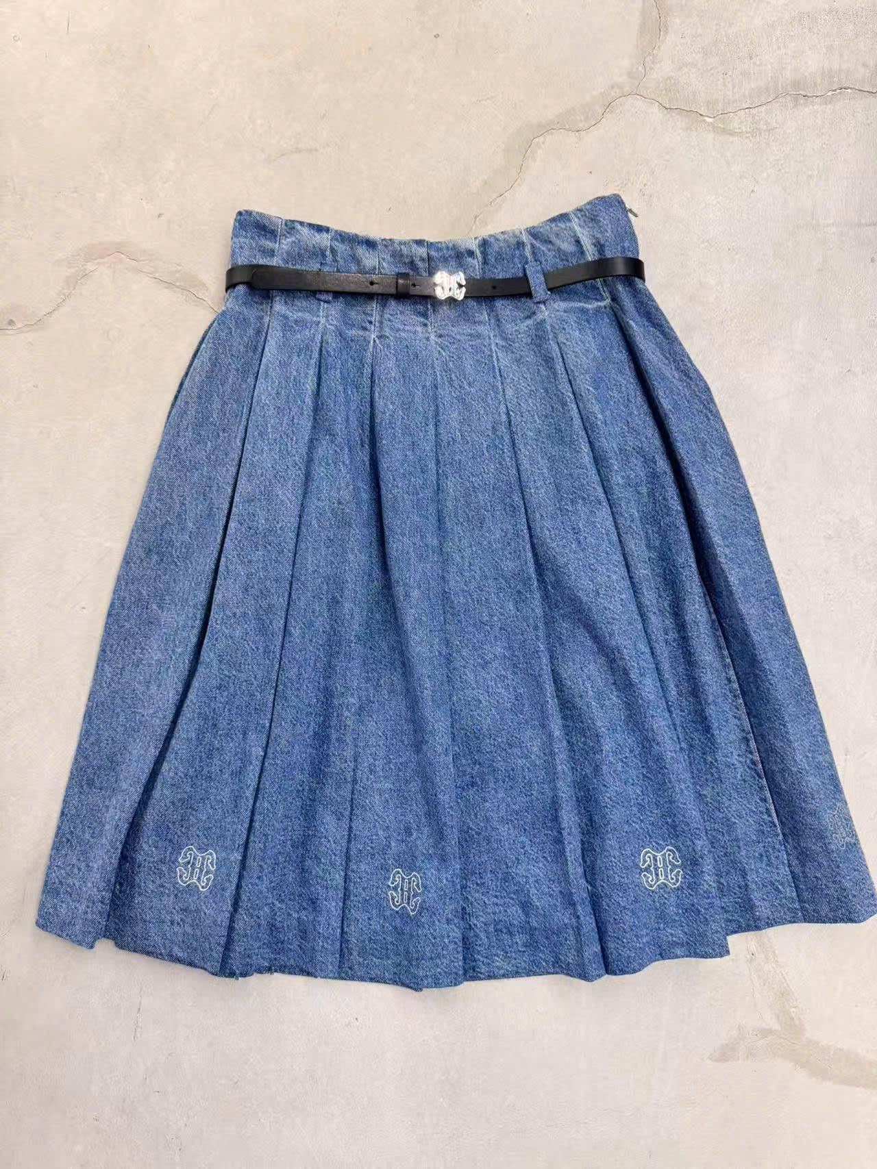 Chân váy dài jean, logo gấu kèm Belt da