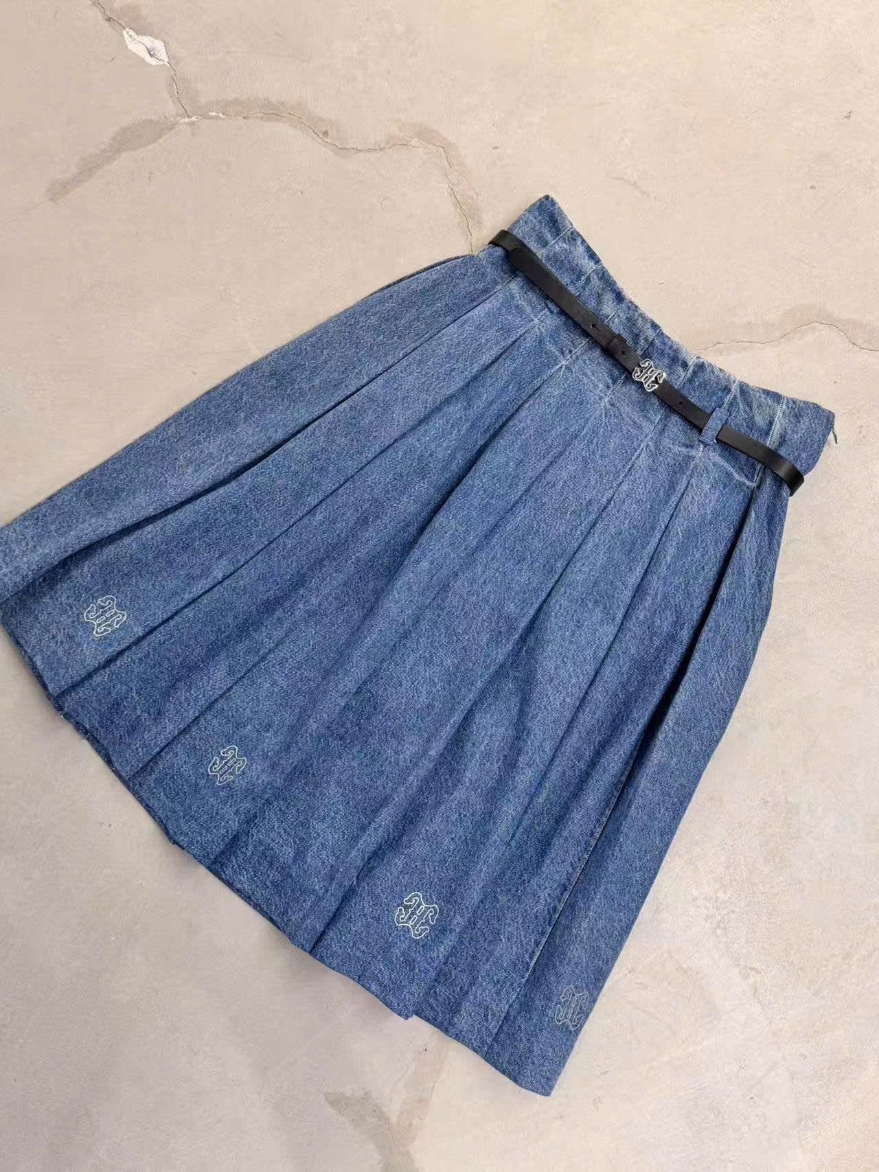Chân váy dài jean, logo gấu kèm Belt da