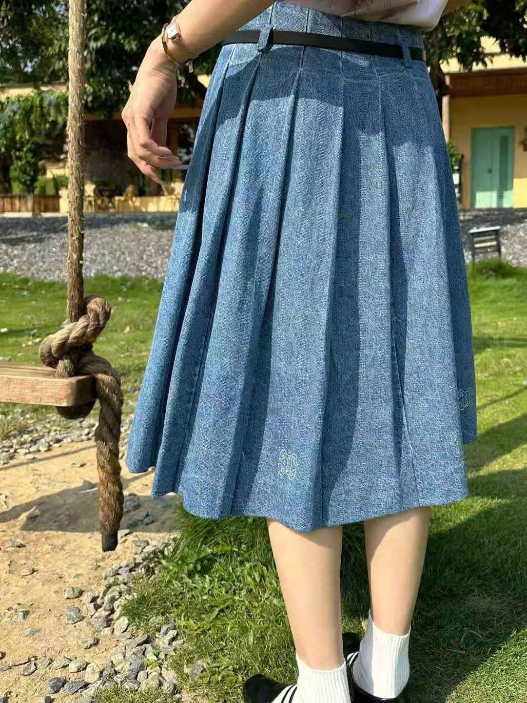 Chân váy dài jean, logo gấu kèm Belt da