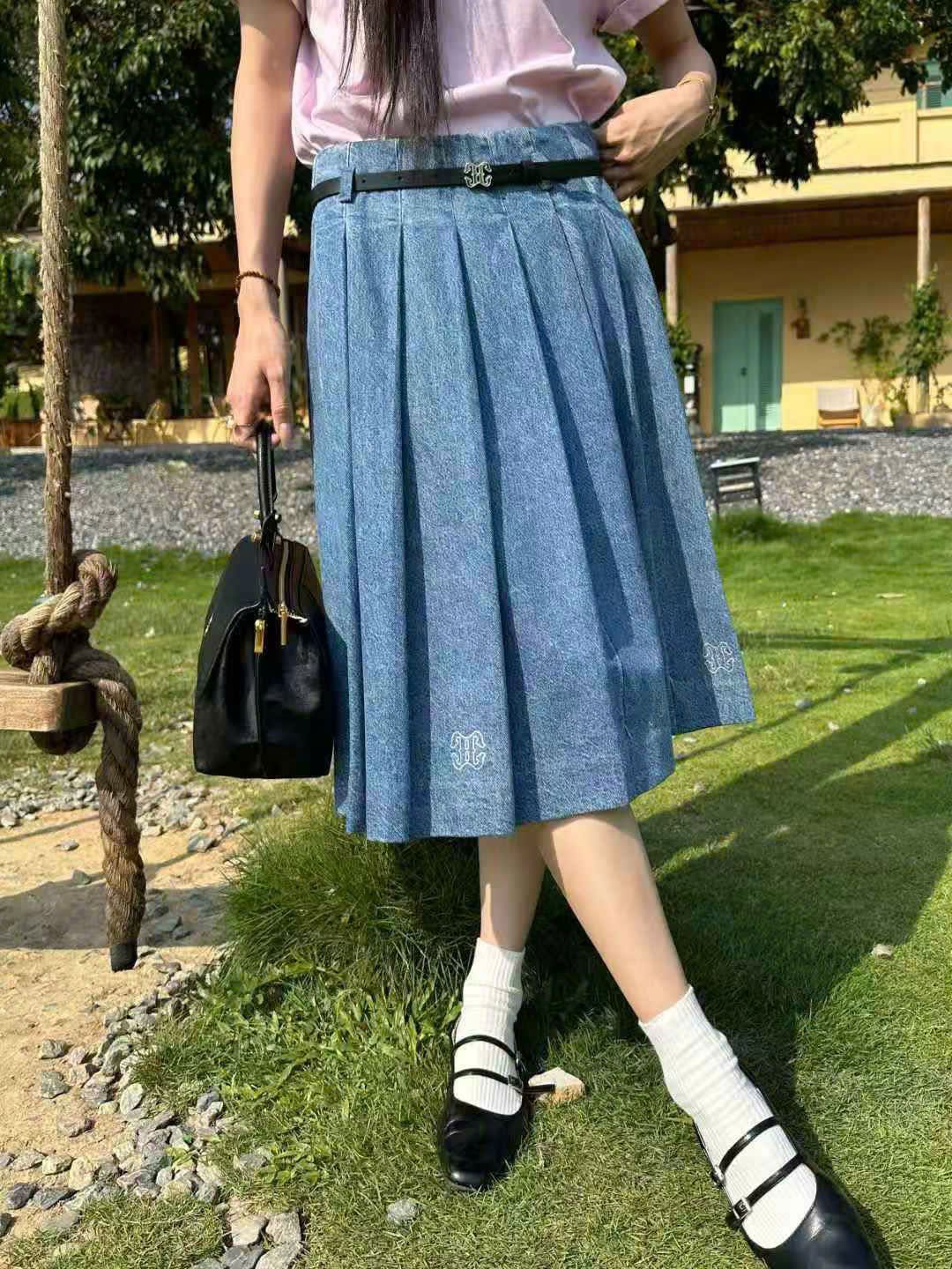Chân váy dài jean, logo gấu kèm Belt da