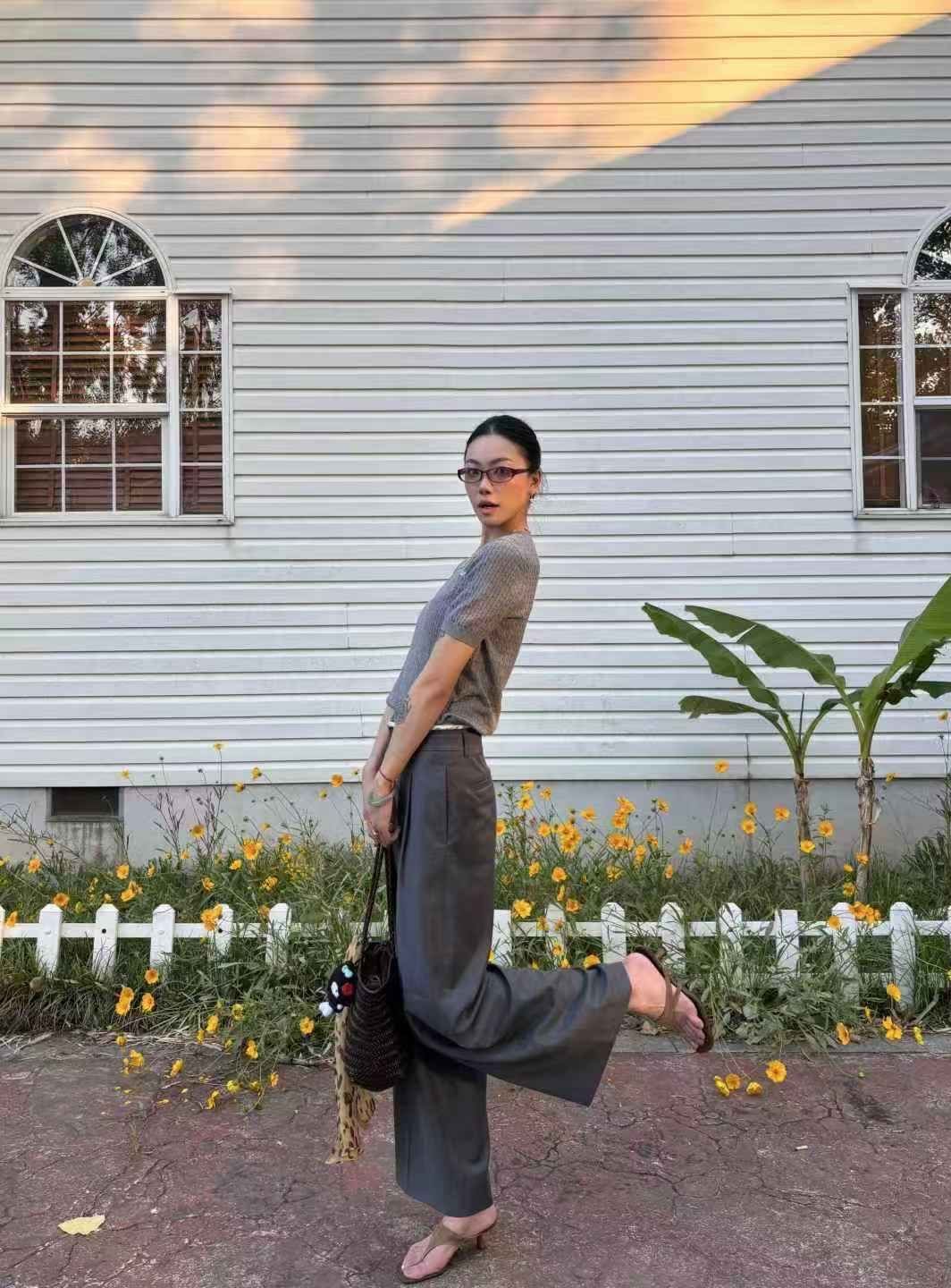 Áo xám ngắn tay vặn thừng -chữ CC