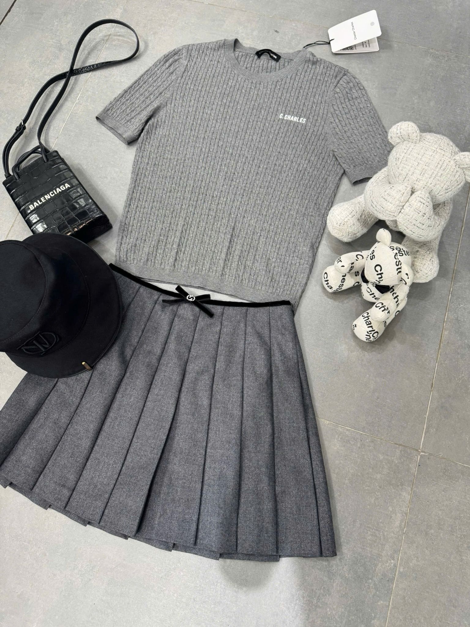Áo xám ngắn tay vặn thừng -chữ CC