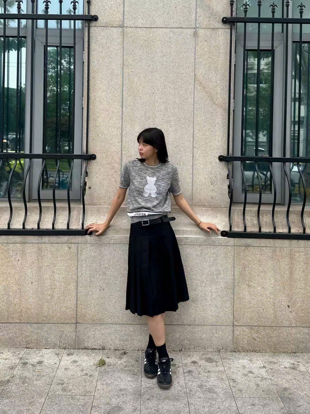 Chân váy đen dài -belt da đen