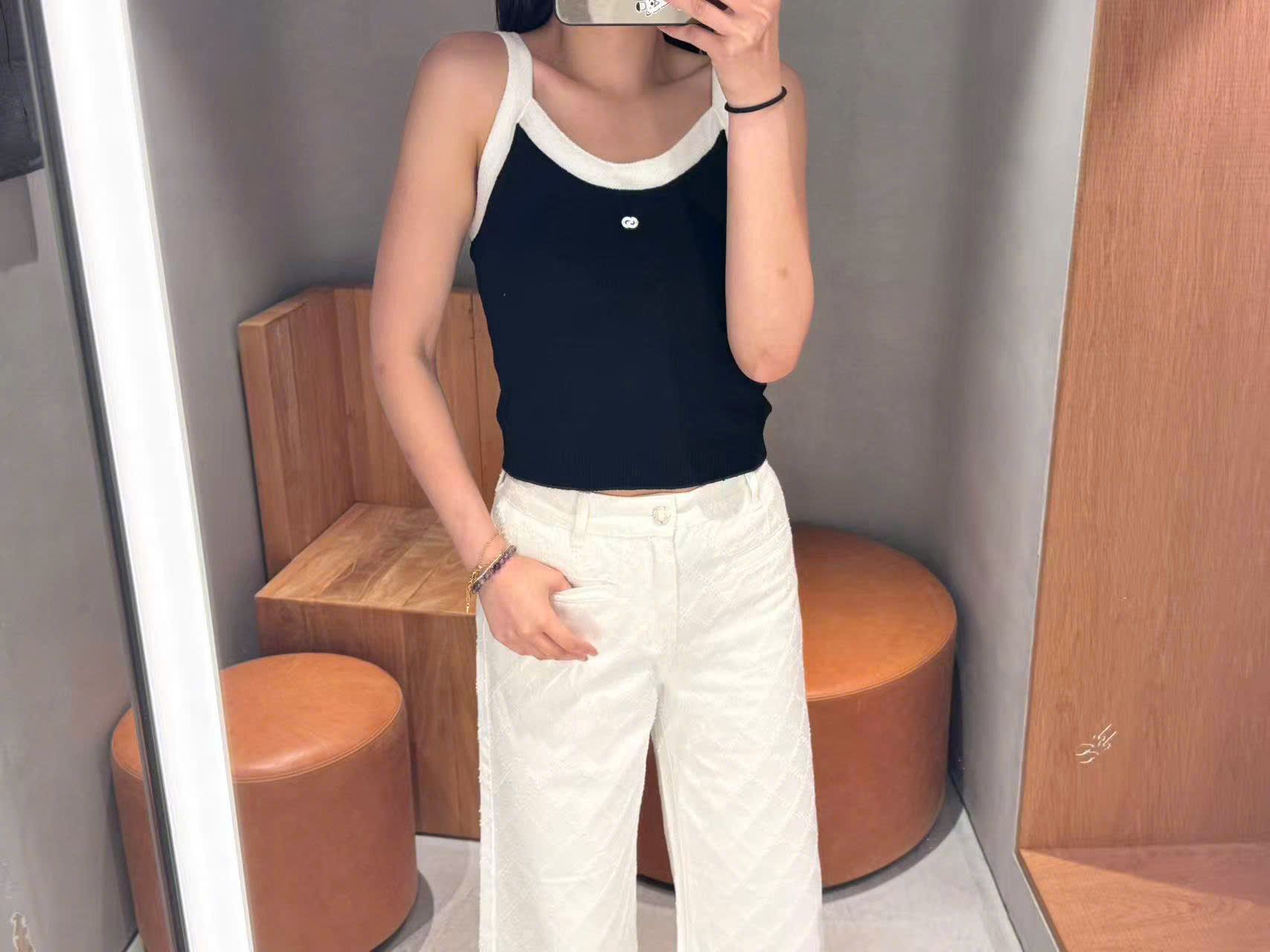 Áo 2 dây đen phối trắng