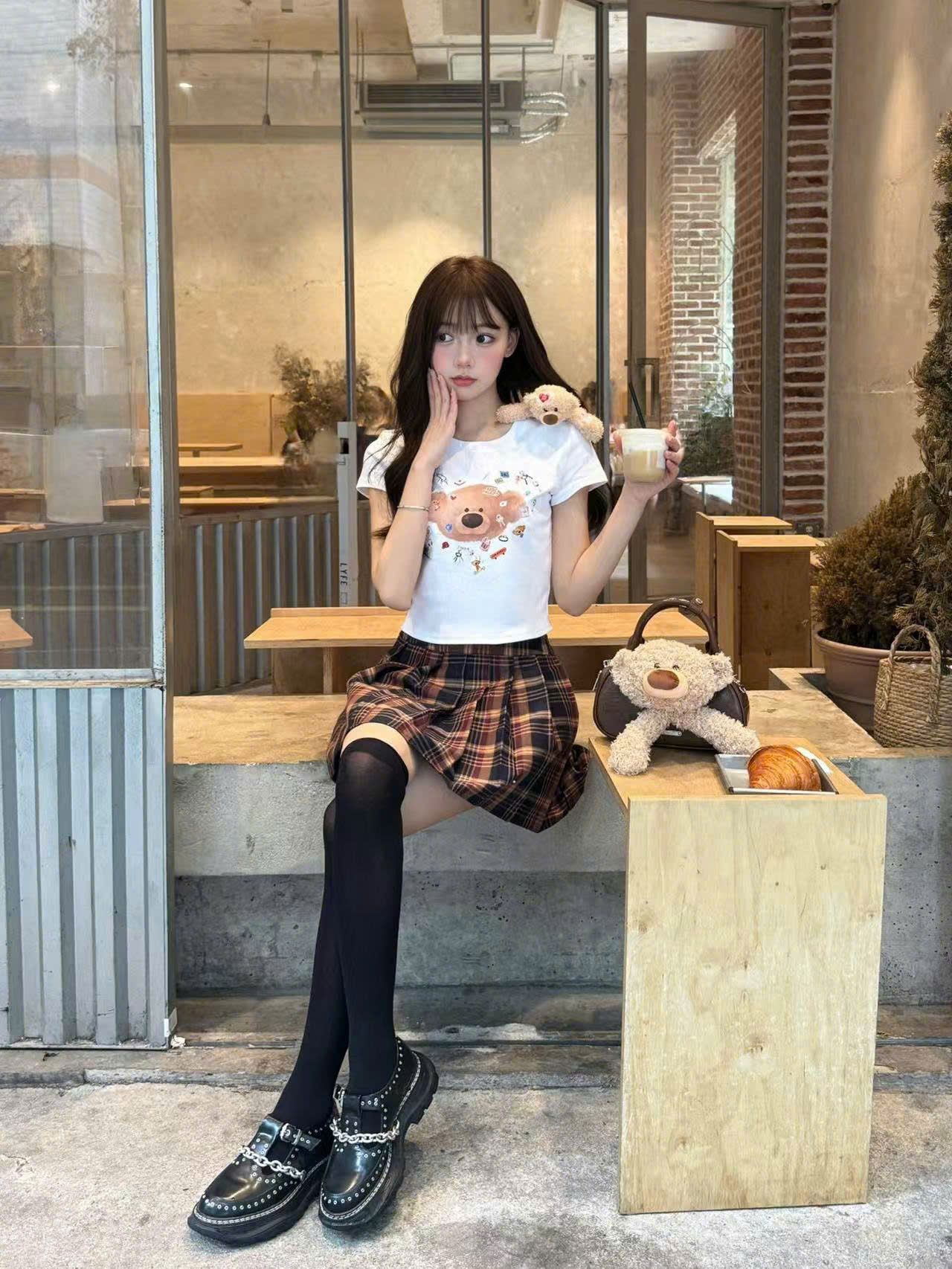 Áo croptop trắng gấu