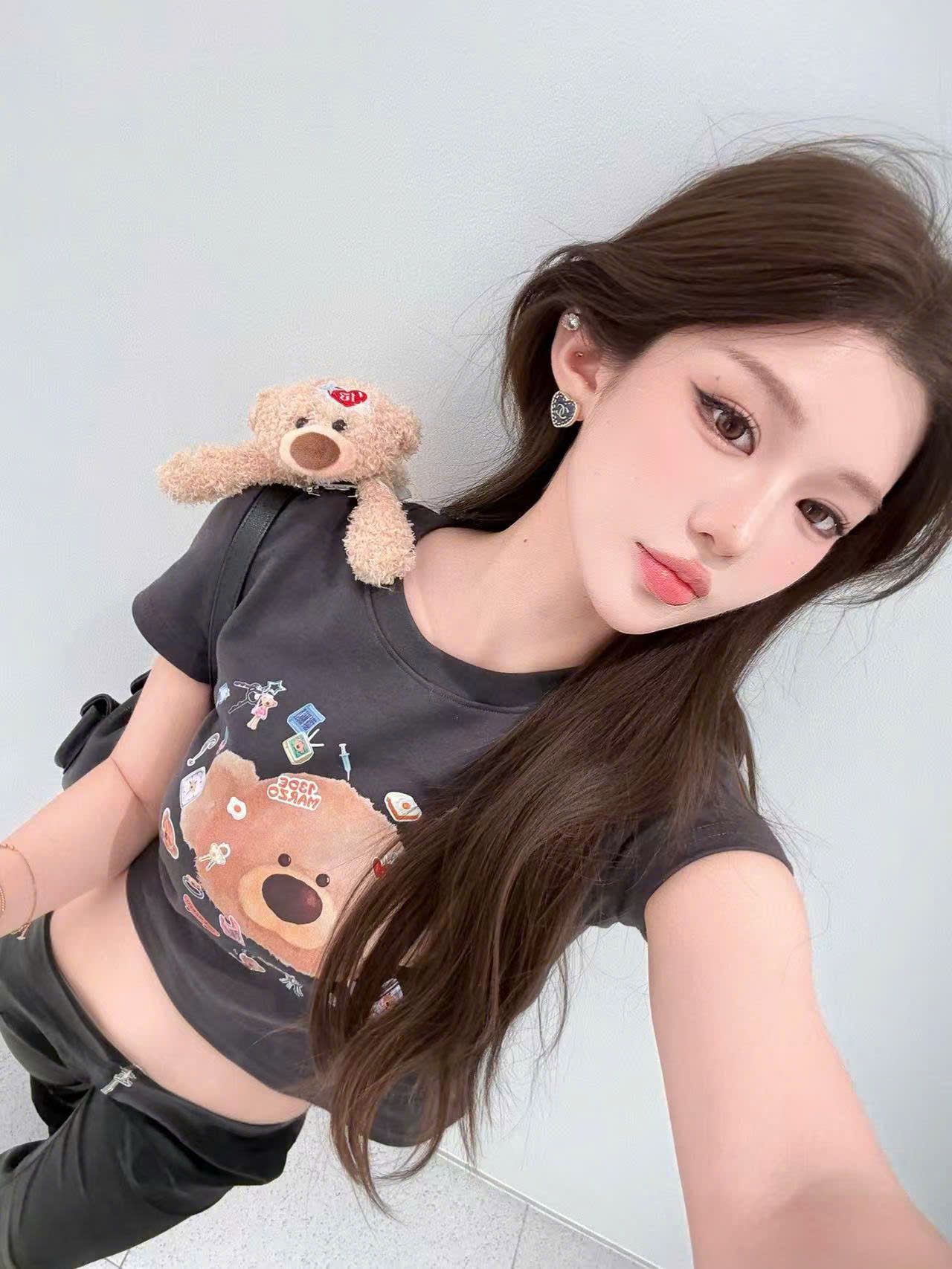 Áo croptop nâu xám đậm ánh tím gấu