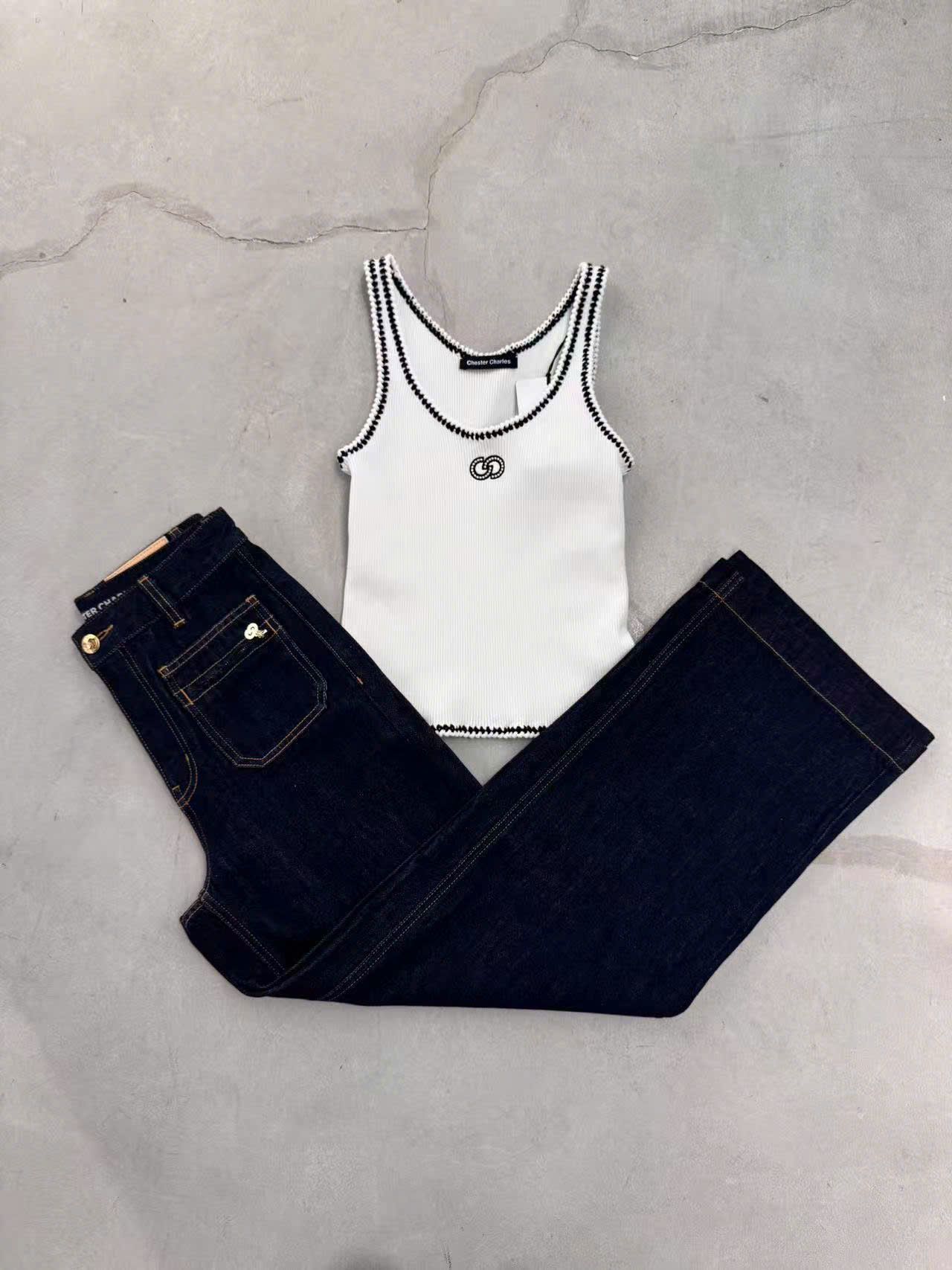 Áo tank top trắng viền đen CC