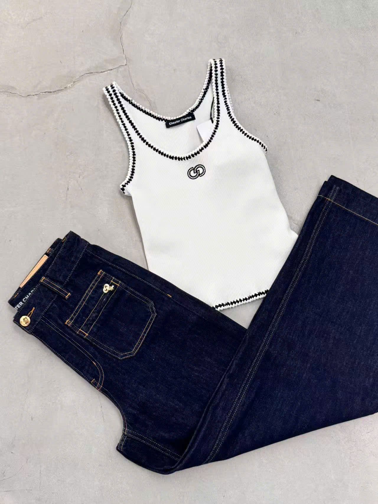 Áo tank top trắng viền đen CC