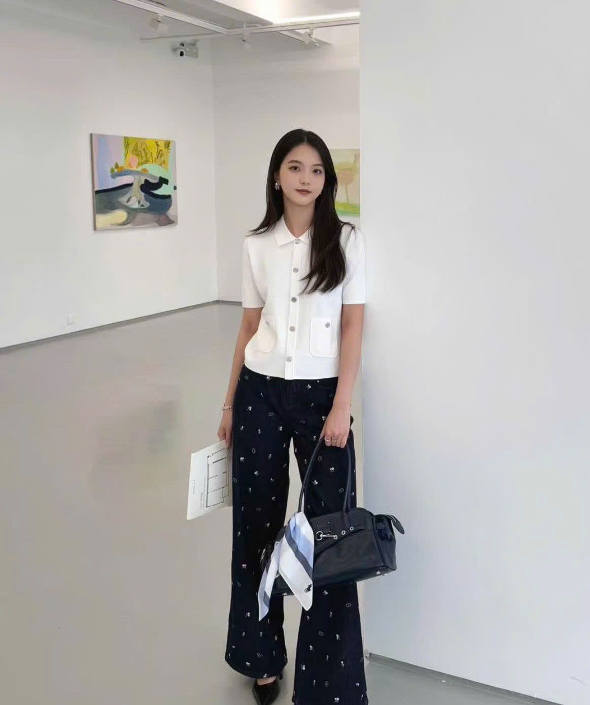 Quần jean đen - hoa