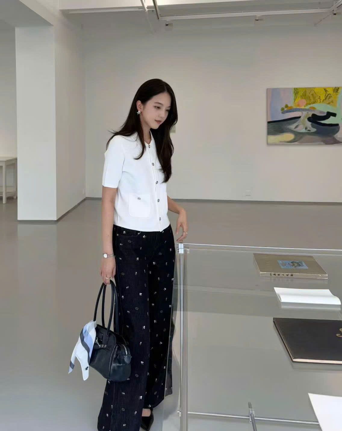 Quần jean đen - hoa