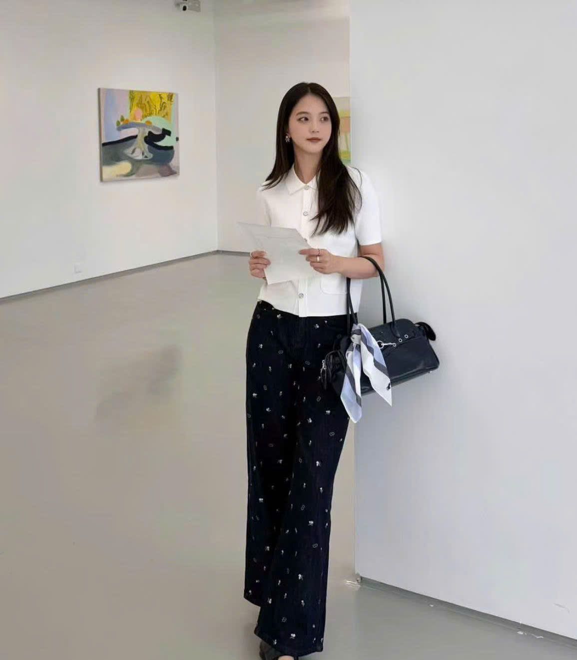 Quần jean đen - hoa