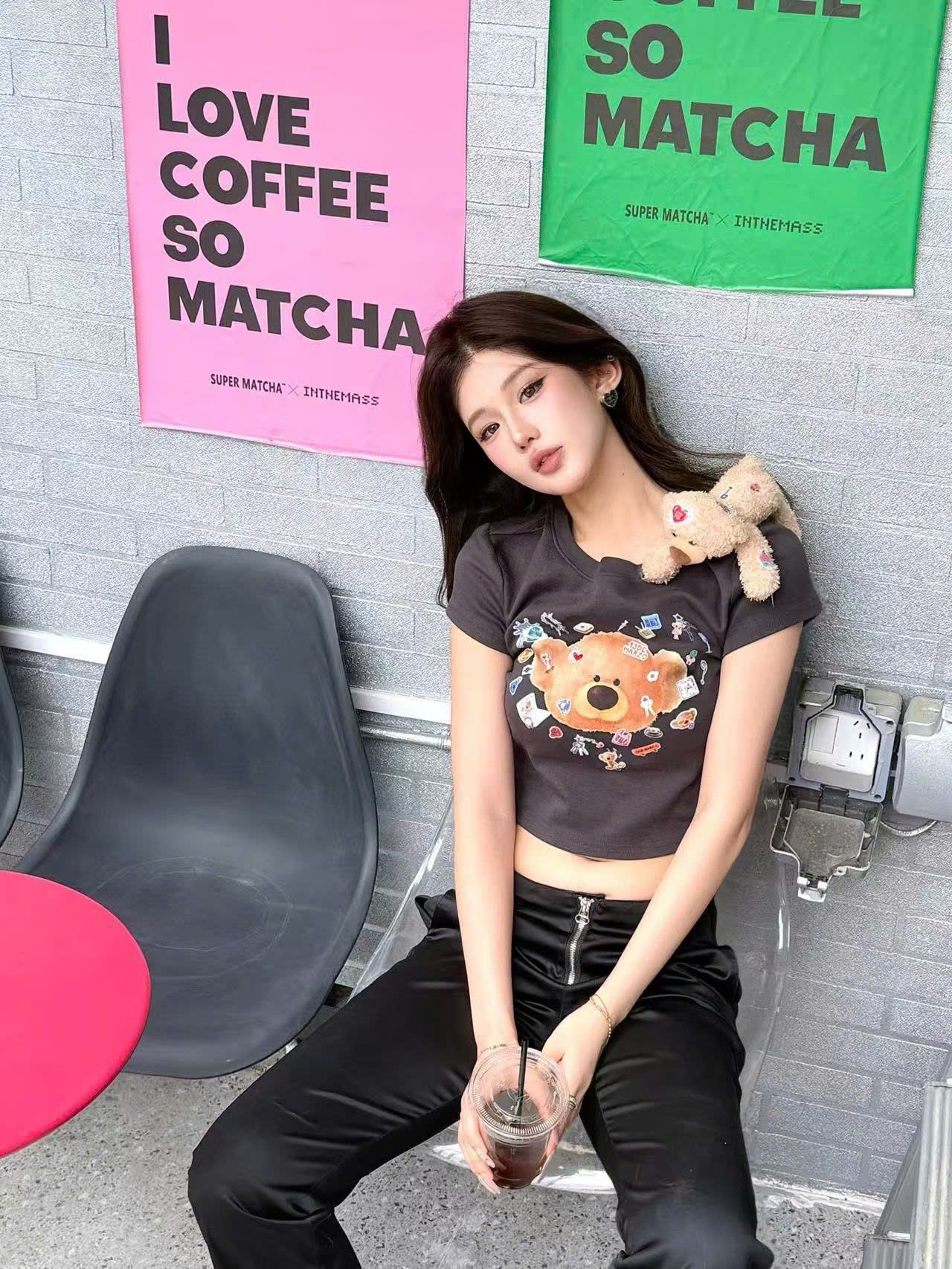 Áo croptop nâu xám đậm ánh tím gấu