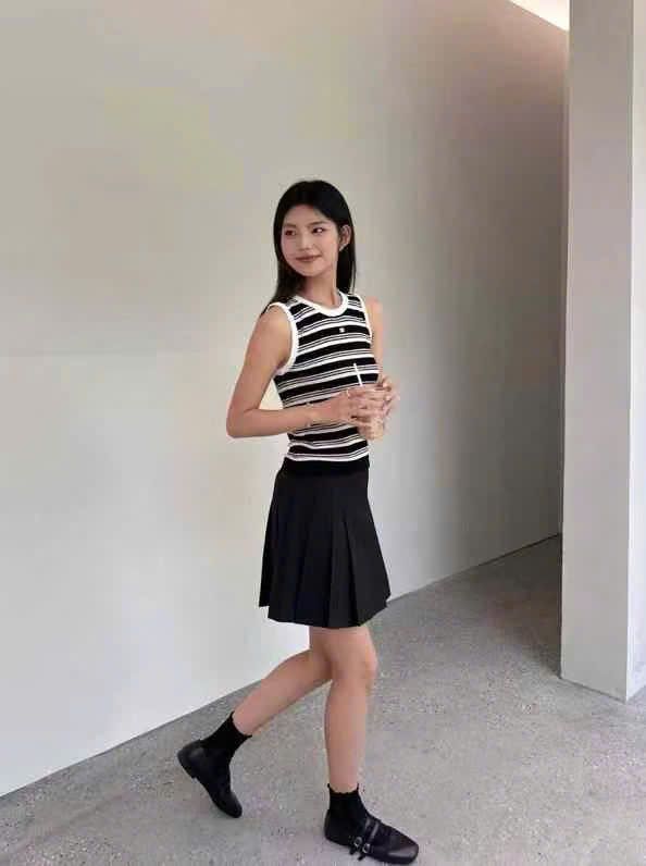 Áo tanktop trắng đen kẻ ngang,logo hồng
