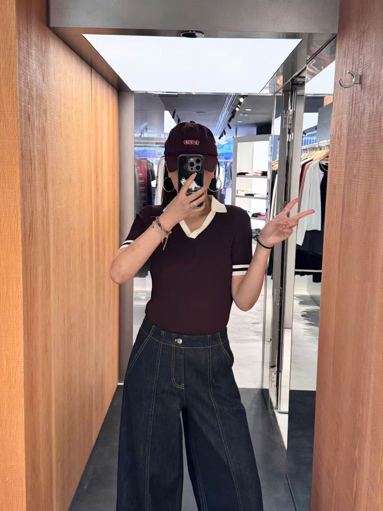 Quần jean xanh ống rộng , ly giữa