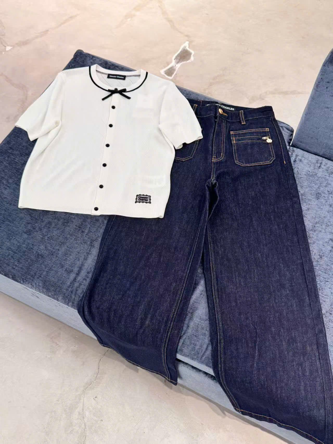 Áo CDG trắng ngắn tay - viền nơ đen