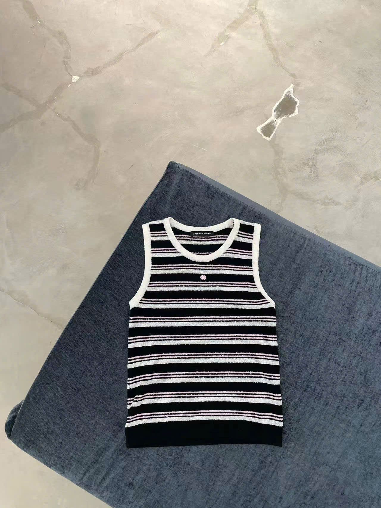 Áo tanktop trắng đen kẻ ngang,logo hồng