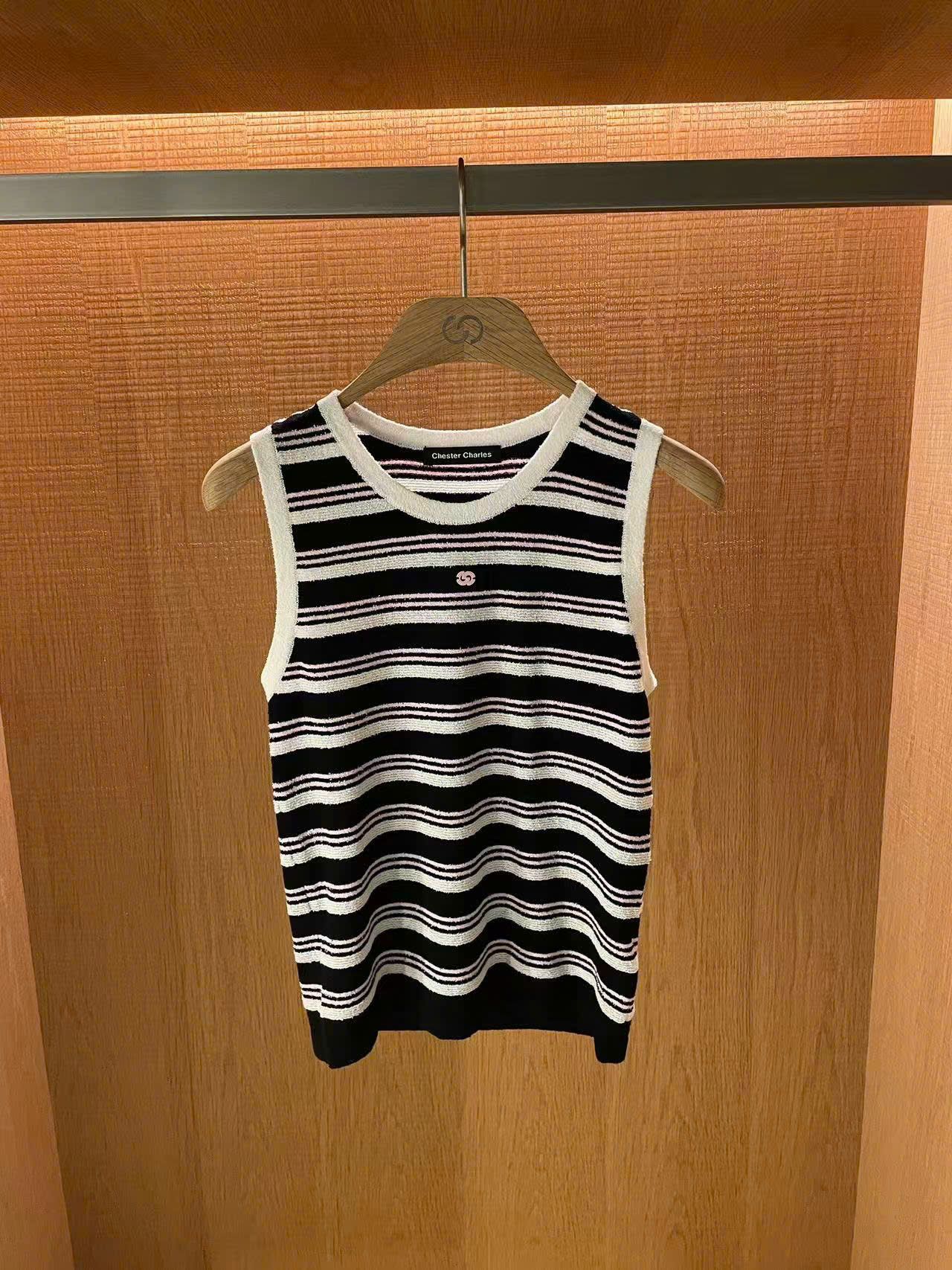 Áo tanktop trắng đen kẻ ngang,logo hồng