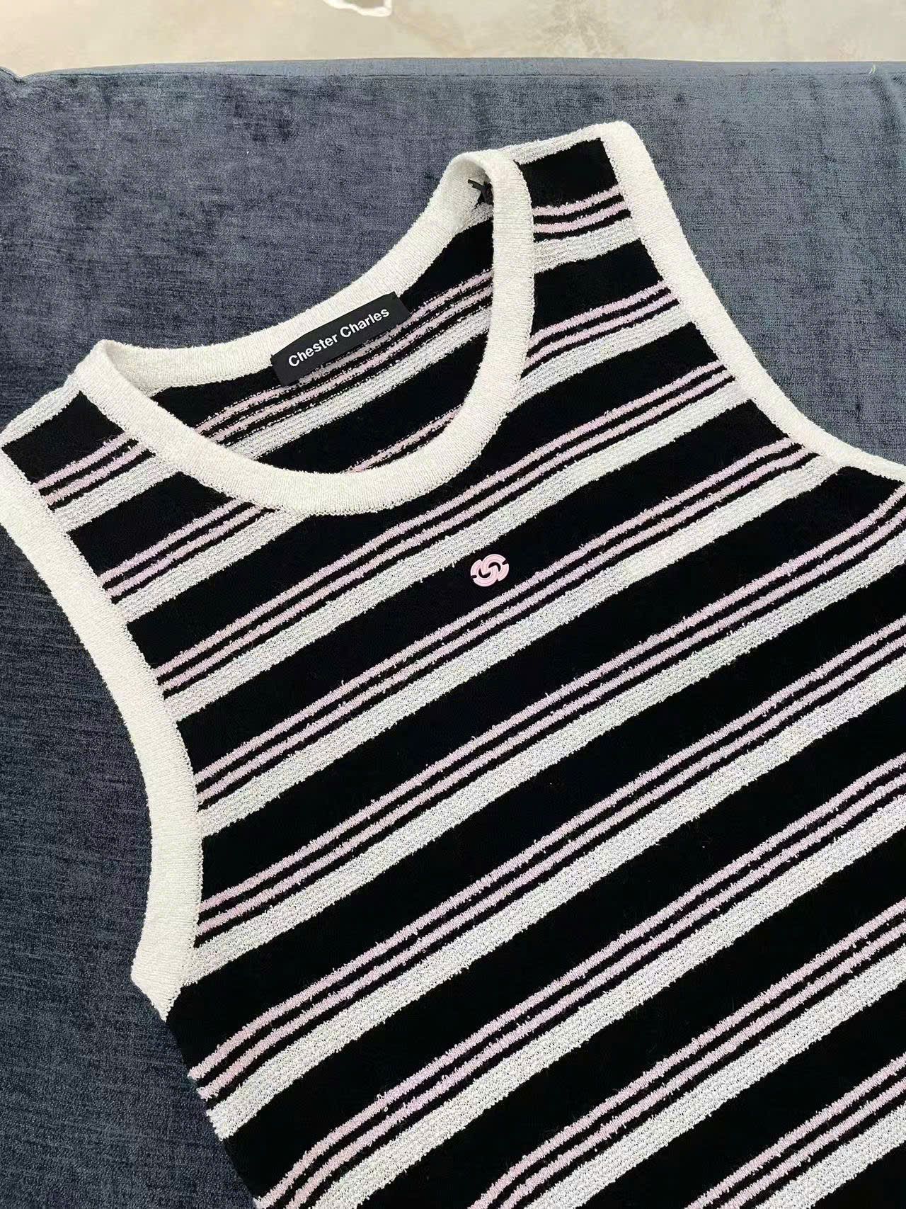 Áo tanktop trắng đen kẻ ngang,logo hồng