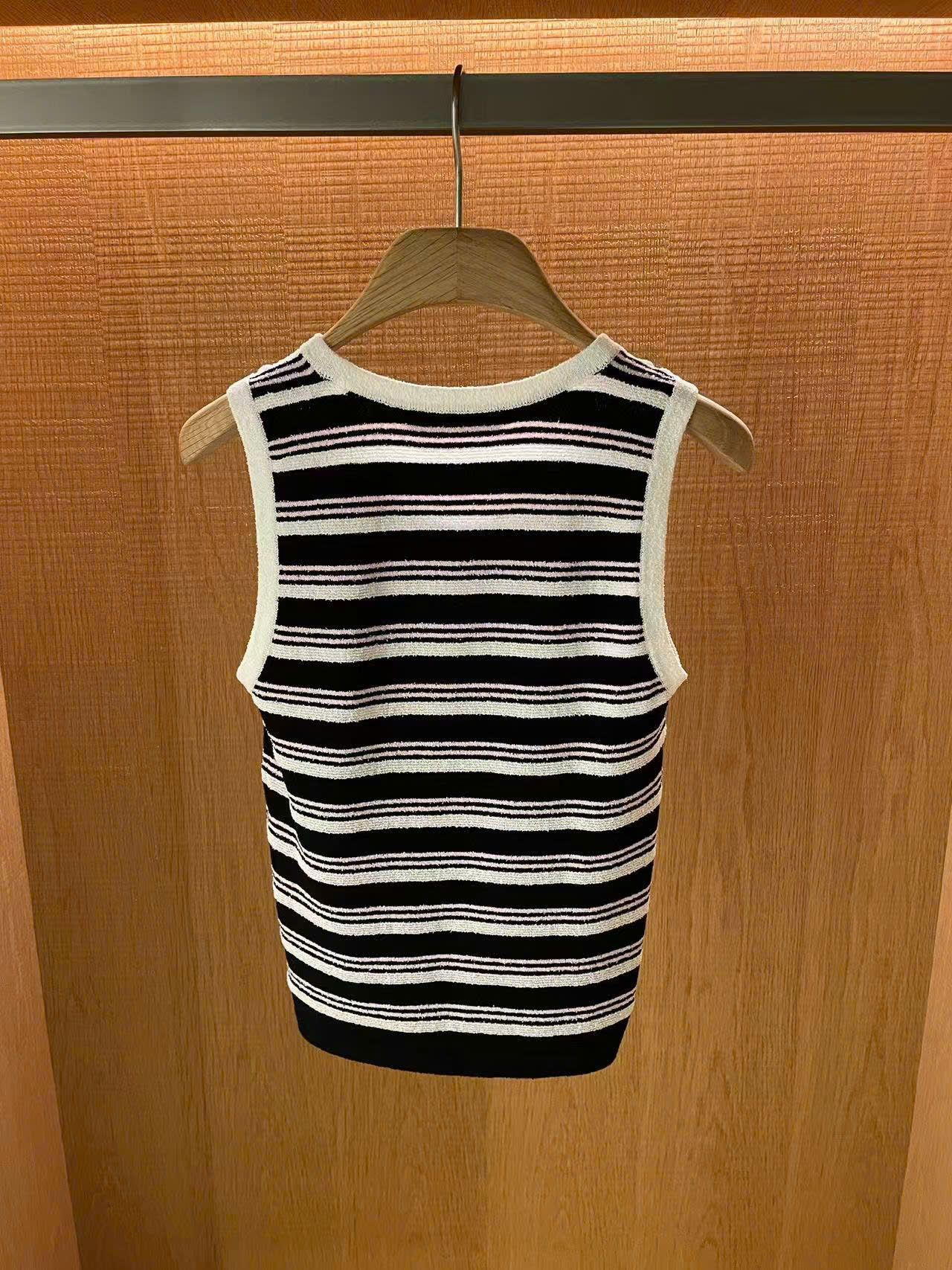 Áo tanktop trắng đen kẻ ngang,logo hồng