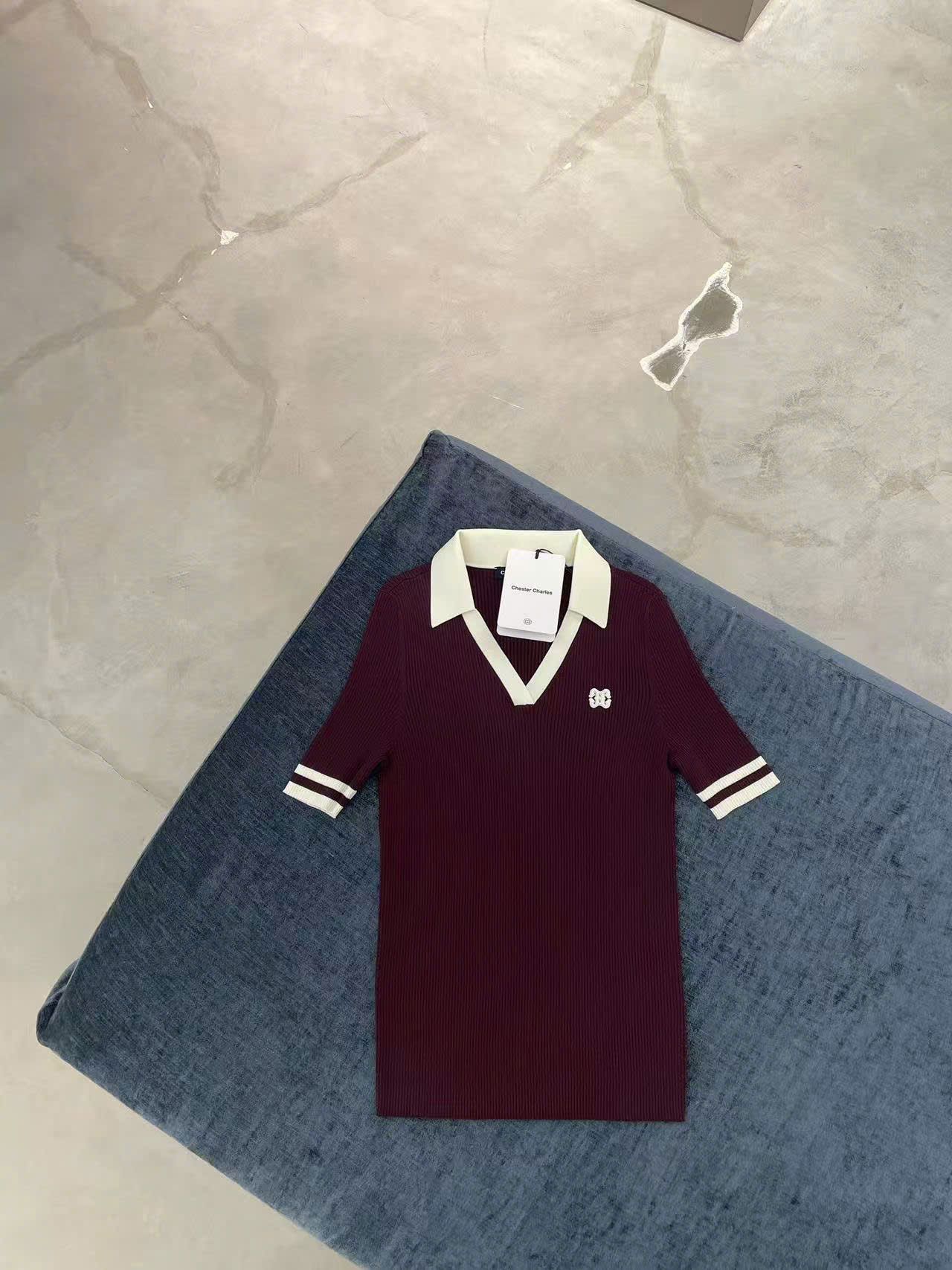 Áo cổ V Bordeaux tay sọc