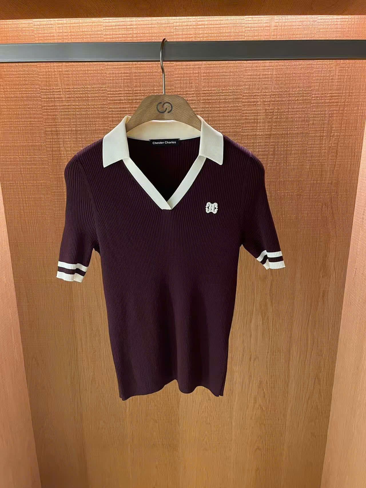 Áo cổ V Bordeaux tay sọc