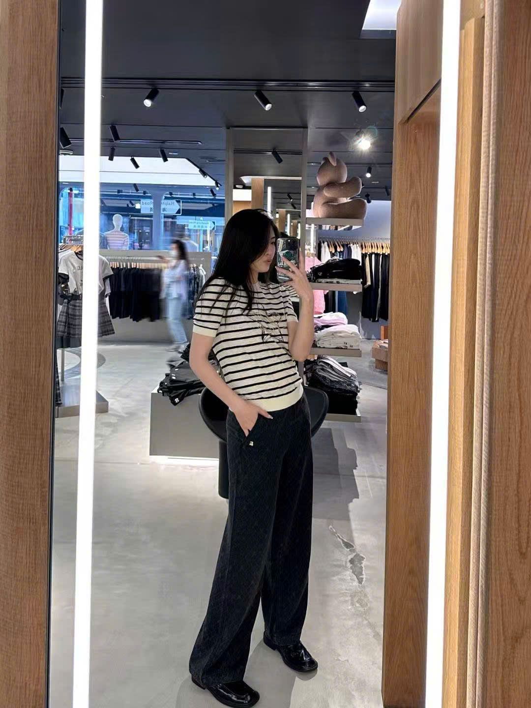 Áo trắng kẻ ngang đen -chữ trong ngôi sao