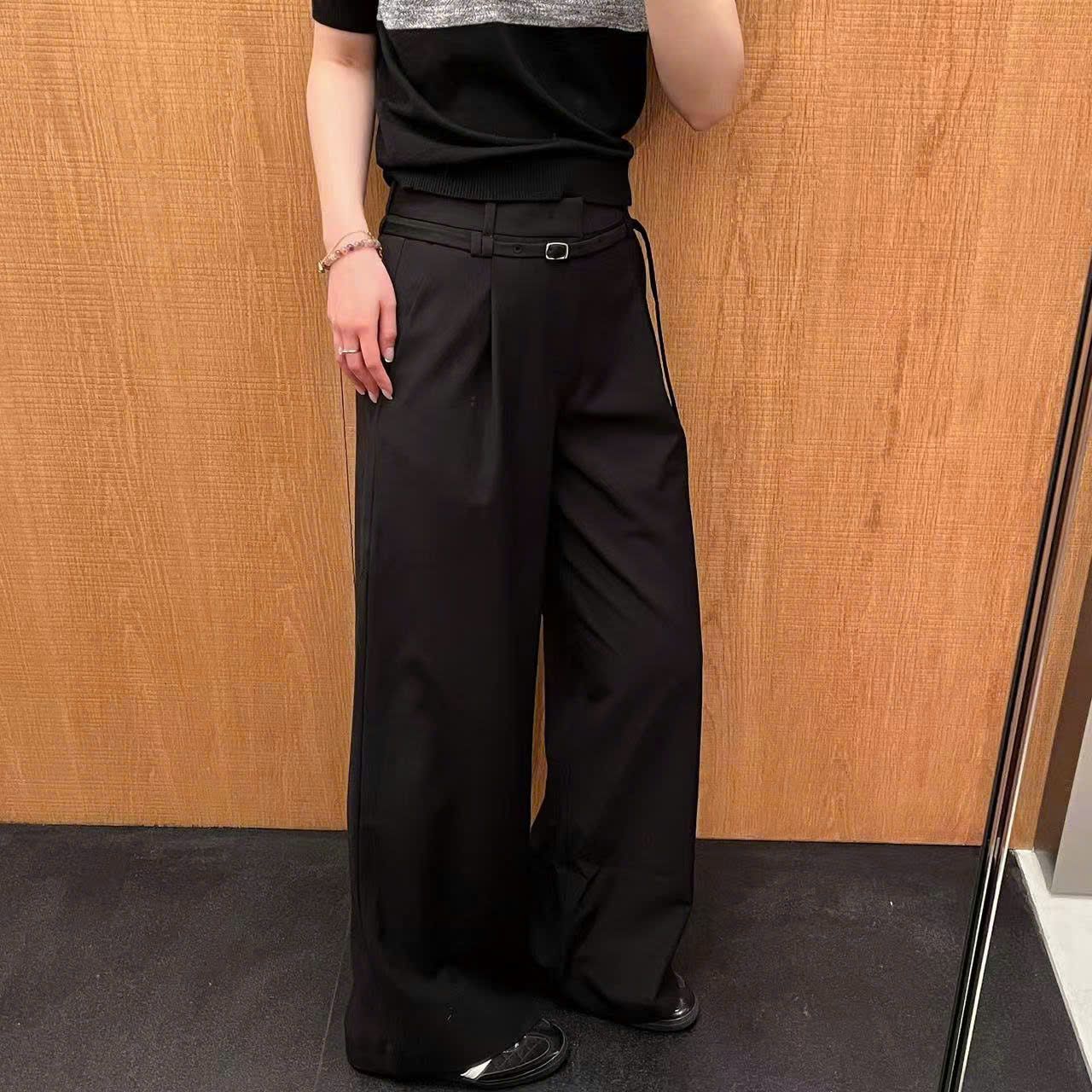 Quần vải đen có dây belt