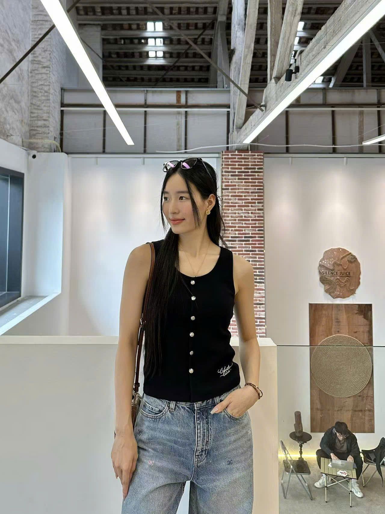 Áo 3 lỗ đen - 6 cúc bạc