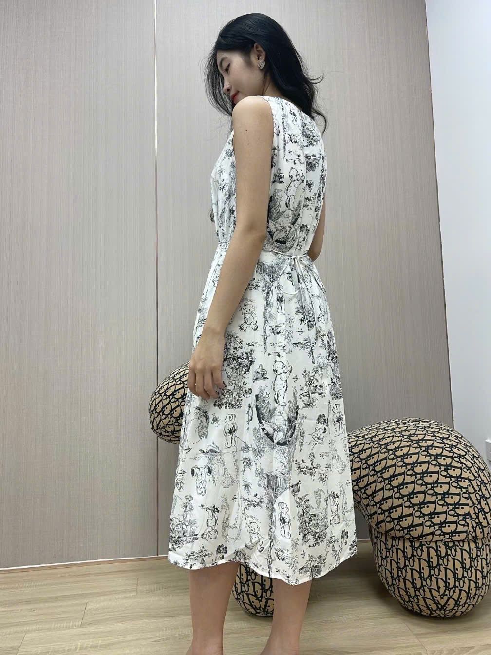 Váy trắng - hoạ tiết gấu